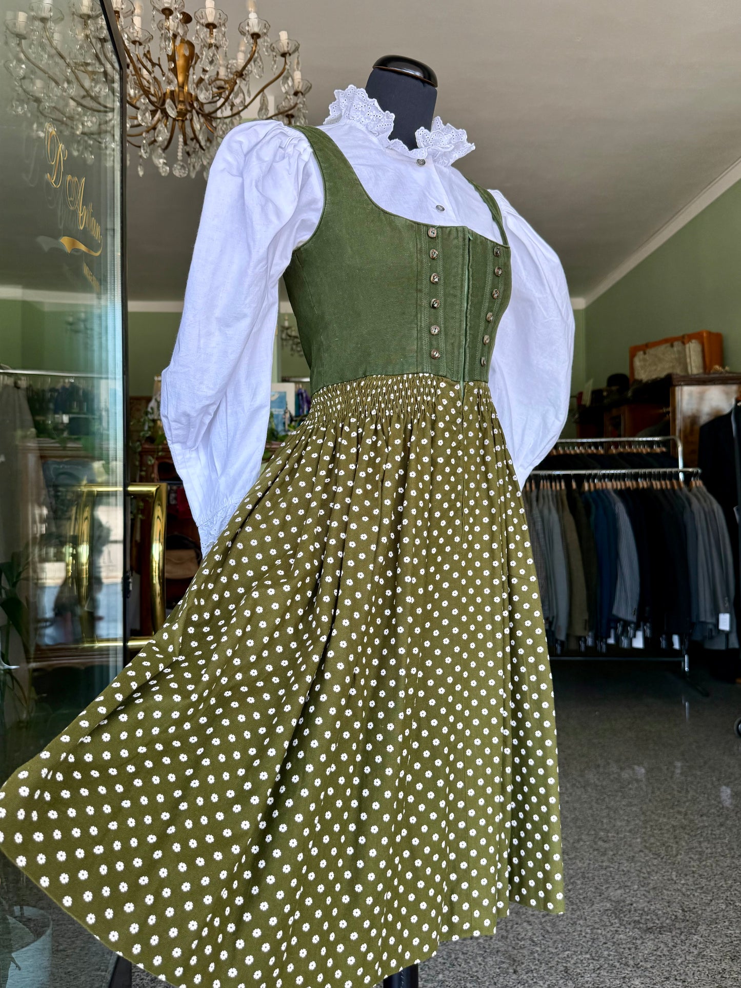 Dirndl verde con fiorellini bianchi - TG. 38