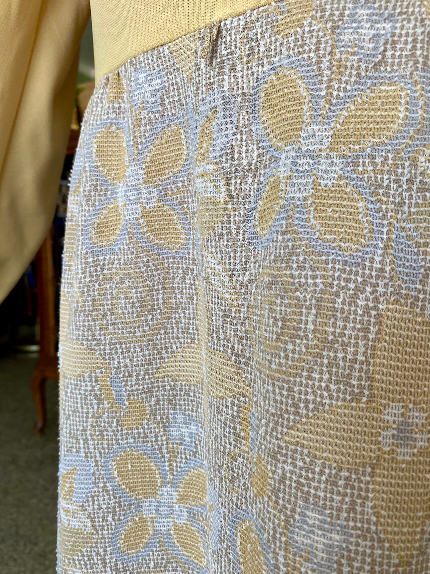 Maxi dress anni ‘70 con corpino crema e gonna in broccato - TG. 46