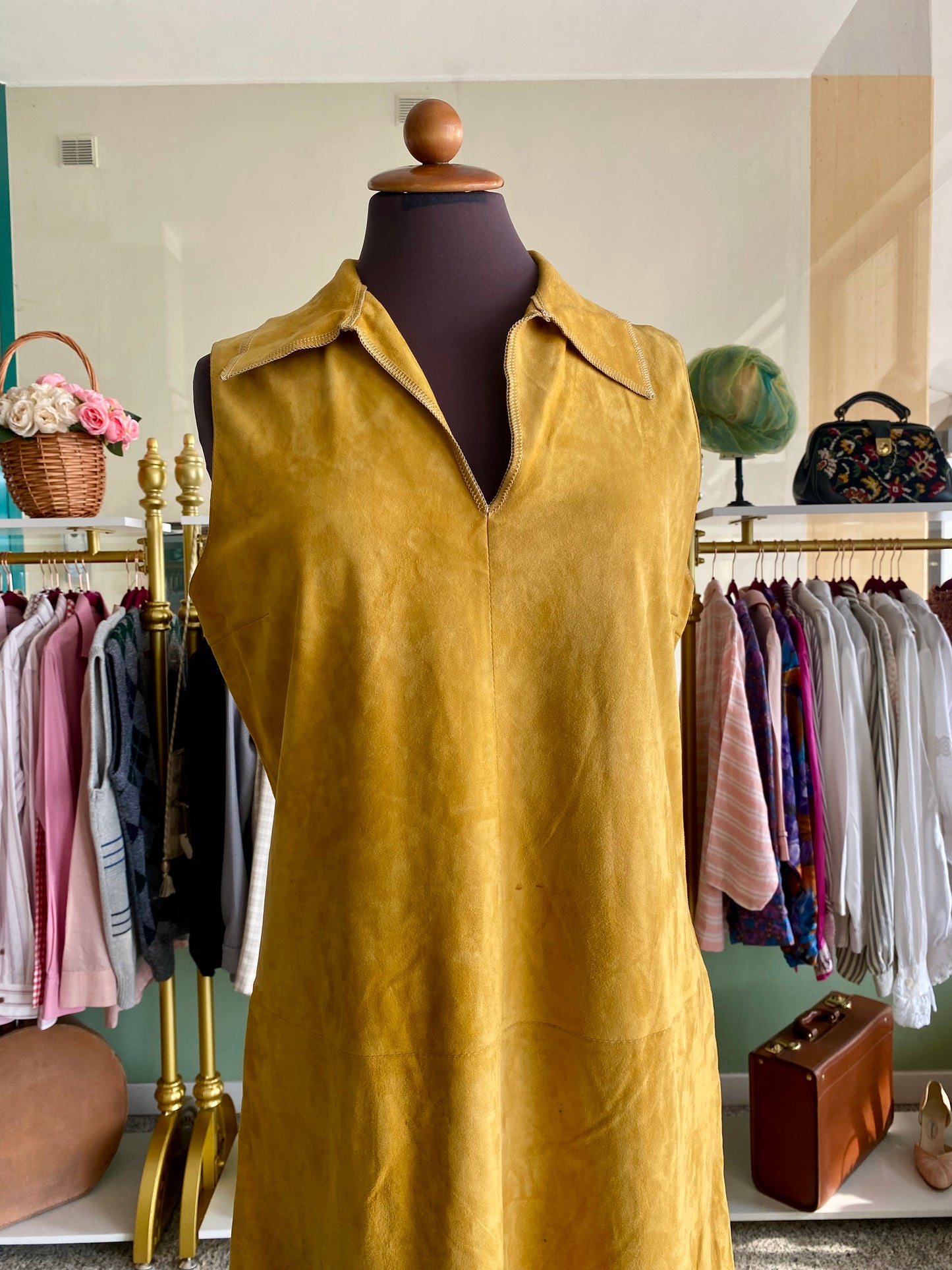 Abito anni ‘70 in camoscio giallo - TG. 42/44