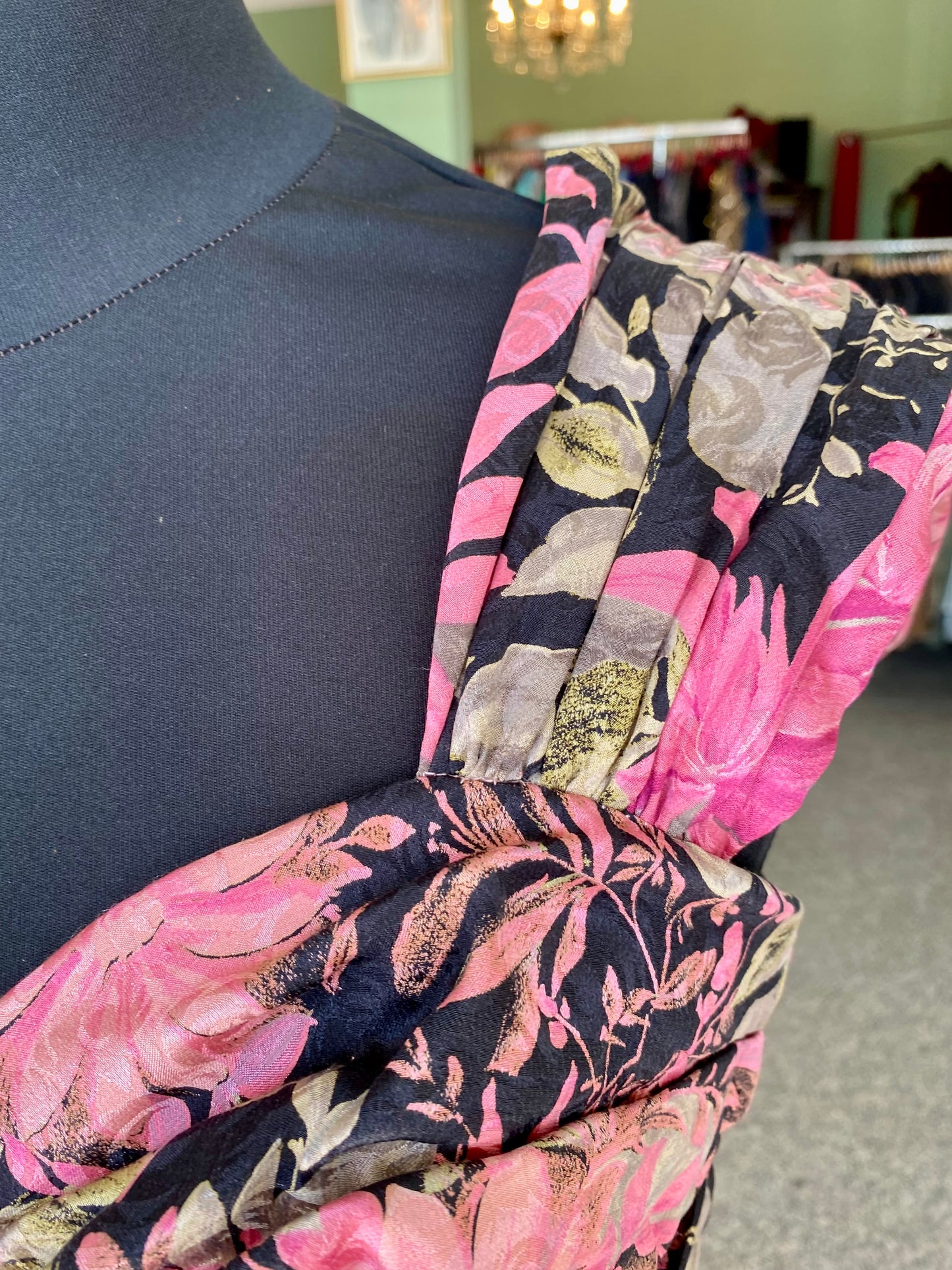 Abito sartoriale anni '80 in pura seta – drappeggio scultoreo e stampa botanica - TG. 42