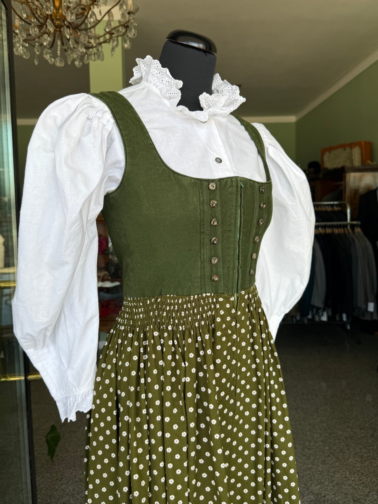 Dirndl verde con fiorellini bianchi - TG. 38