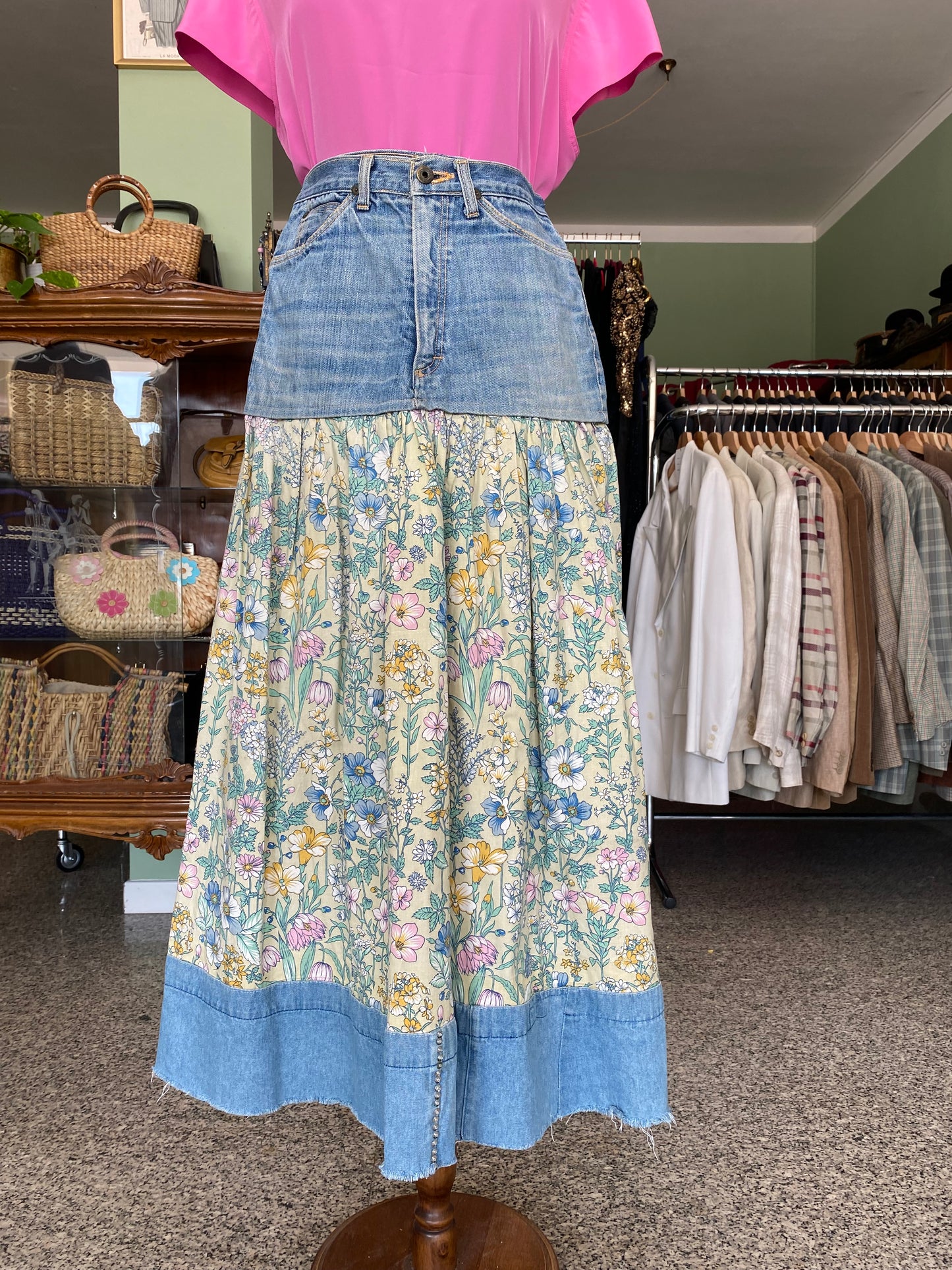 Gonna lunga boho upcycled in jeans e stampa floreale - TG. 38/40