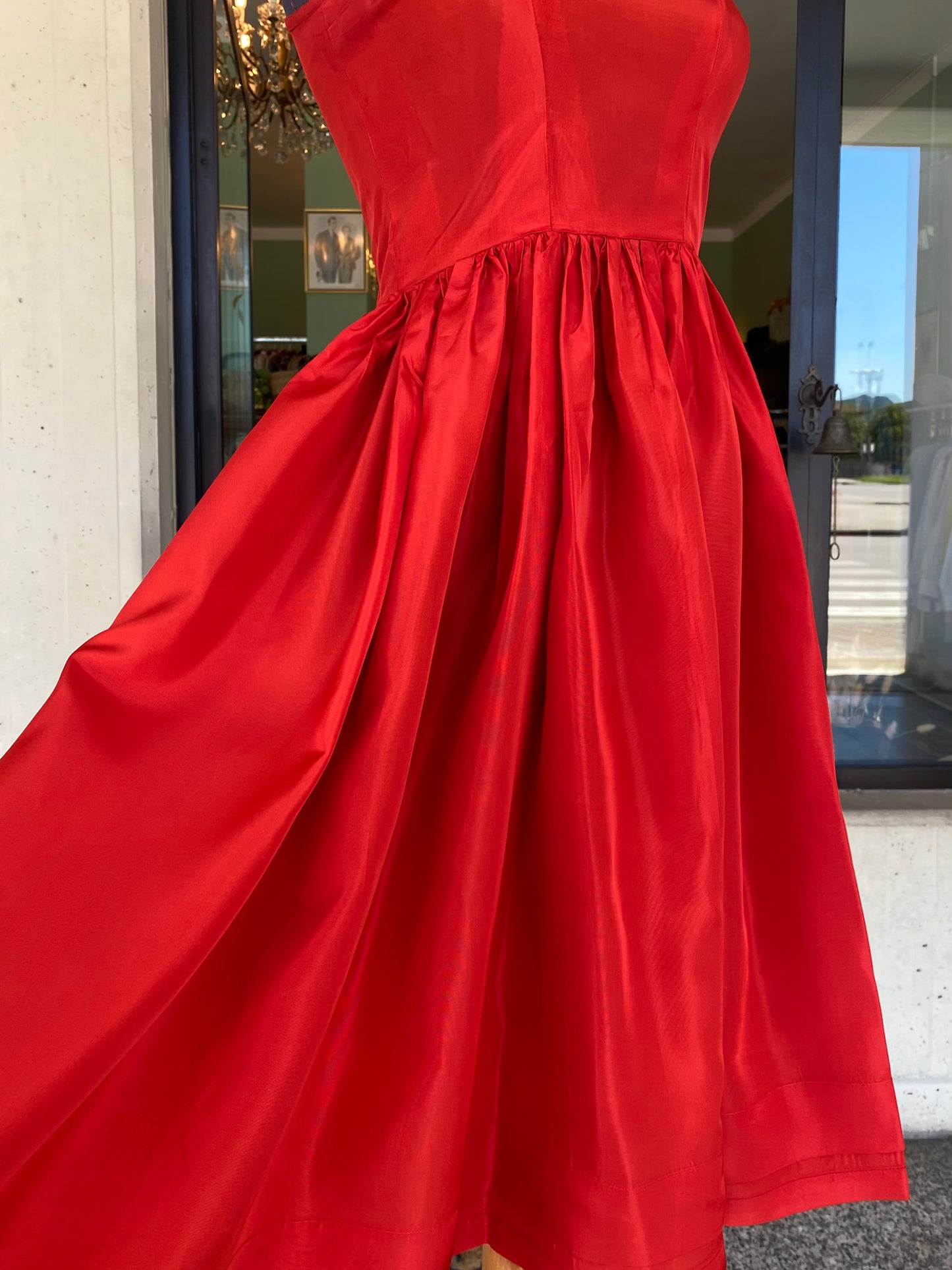 Abito anni ‘50 rosso in taffetà - TG. 38/40 con seno petite