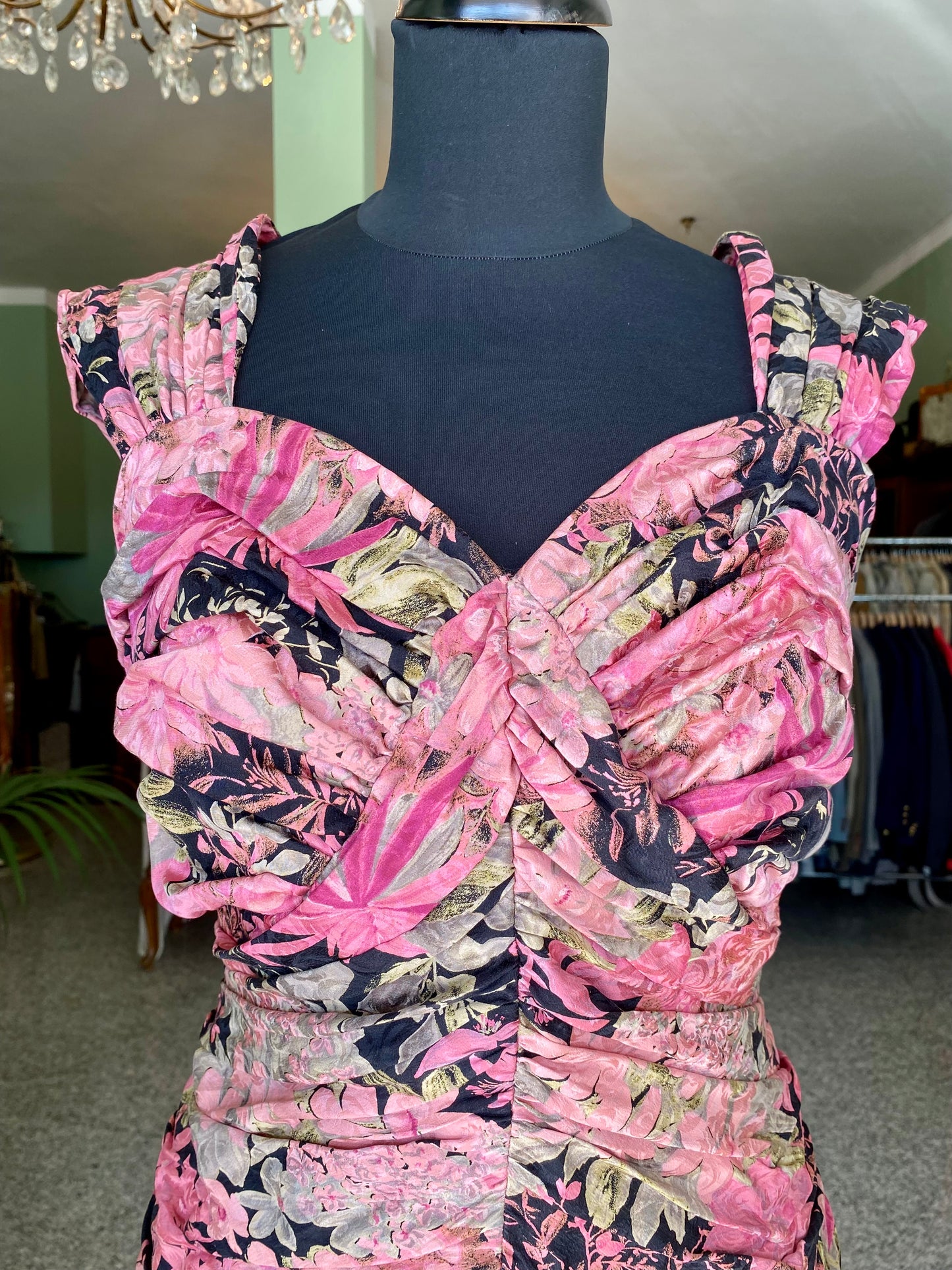 Abito sartoriale anni '80 in pura seta – drappeggio scultoreo e stampa botanica - TG. 42