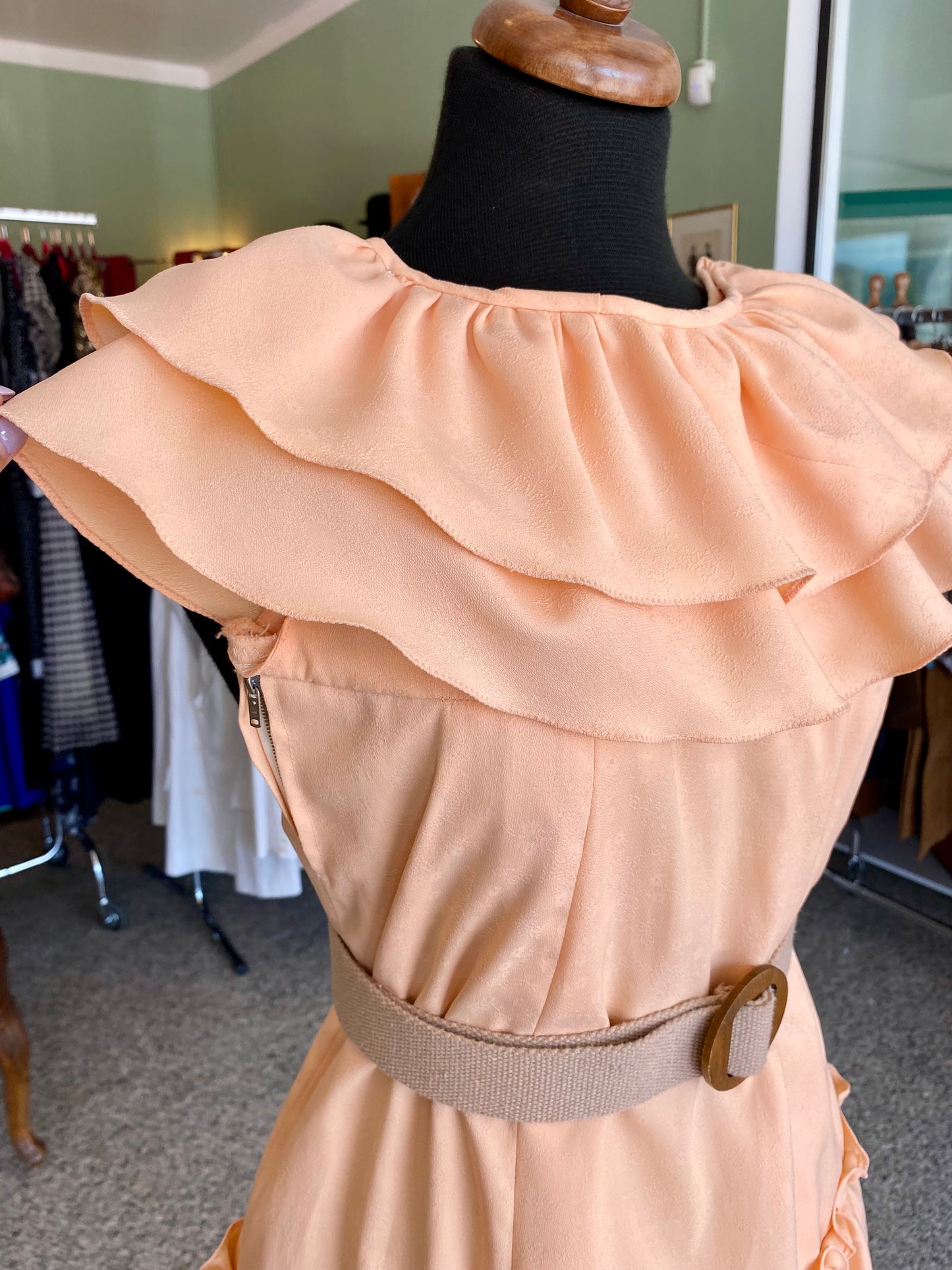Abito anni ‘60 sartoriale color pesca con balze - TG. 38