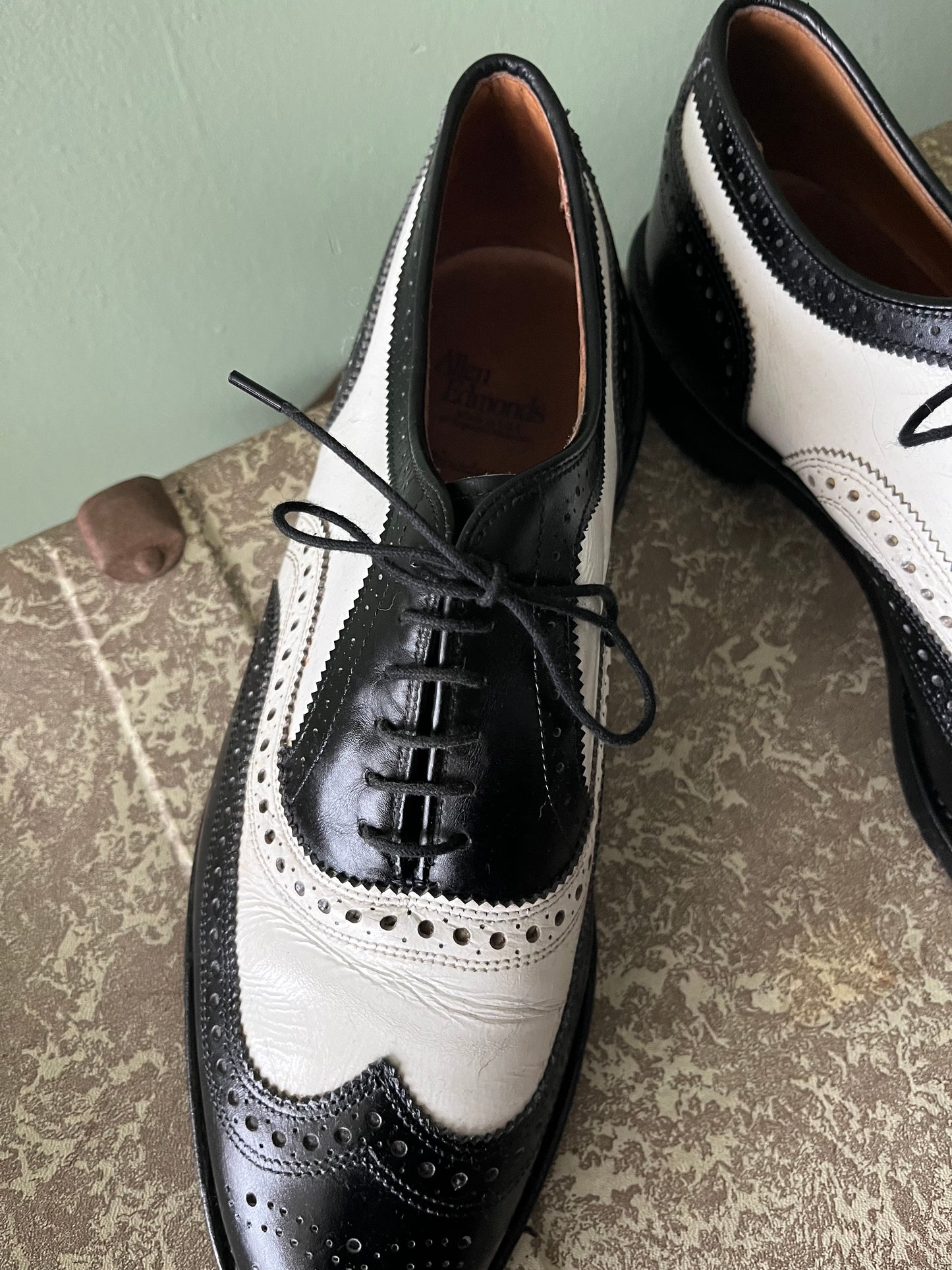 Scarpe spectator in pelle nere e bianche tg. 43-44