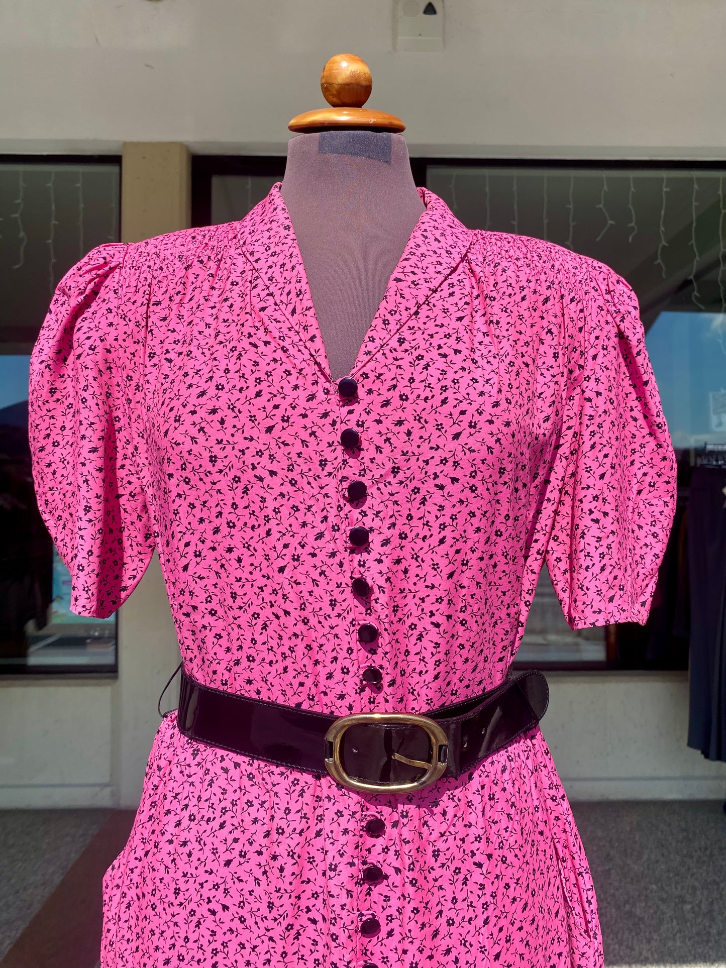 Abito anni ‘80 rosa lampone con microfantasia floreale - TG. 44 circa