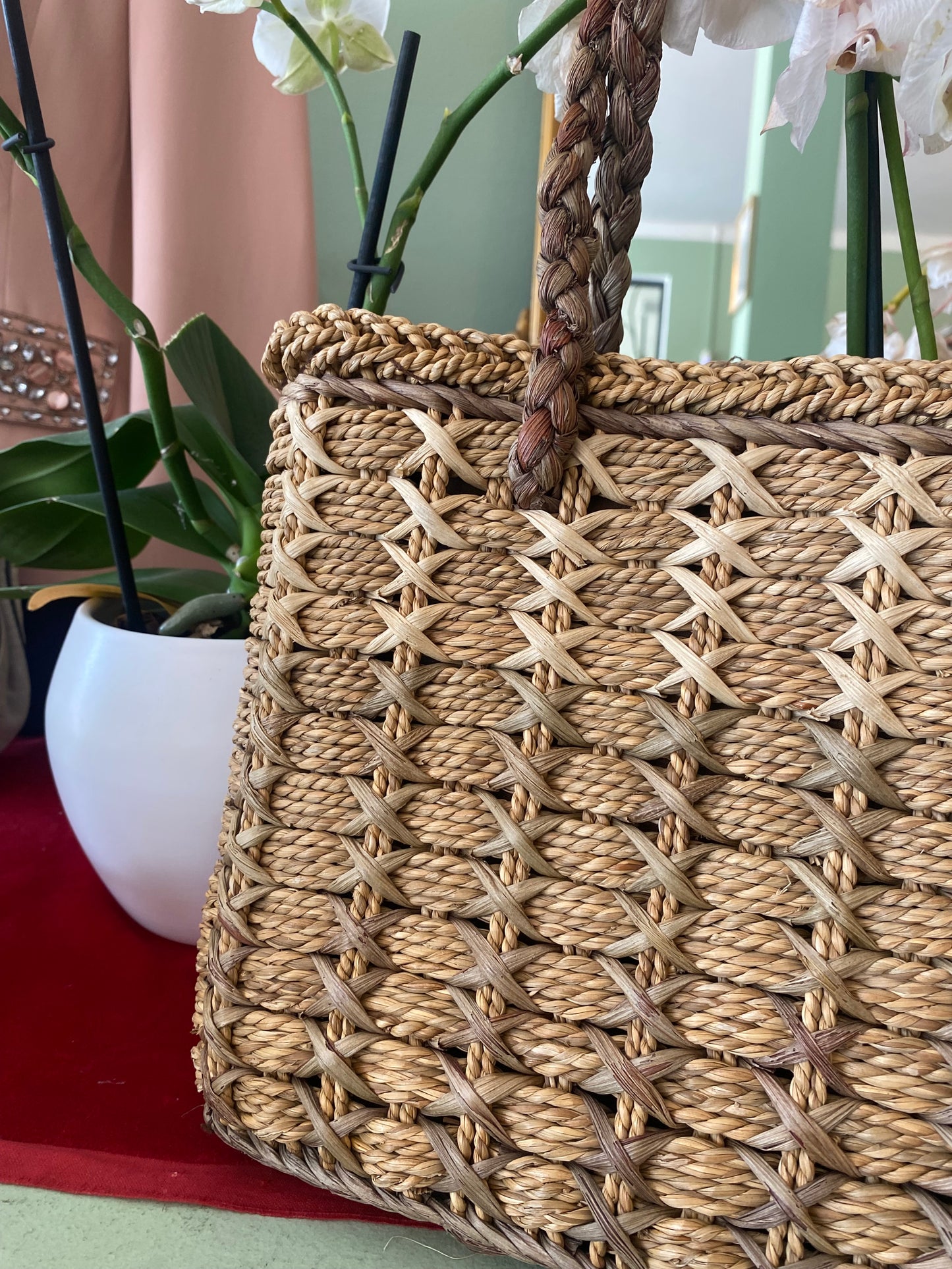 Borsa in paglia intrecciata con manici intrecciati