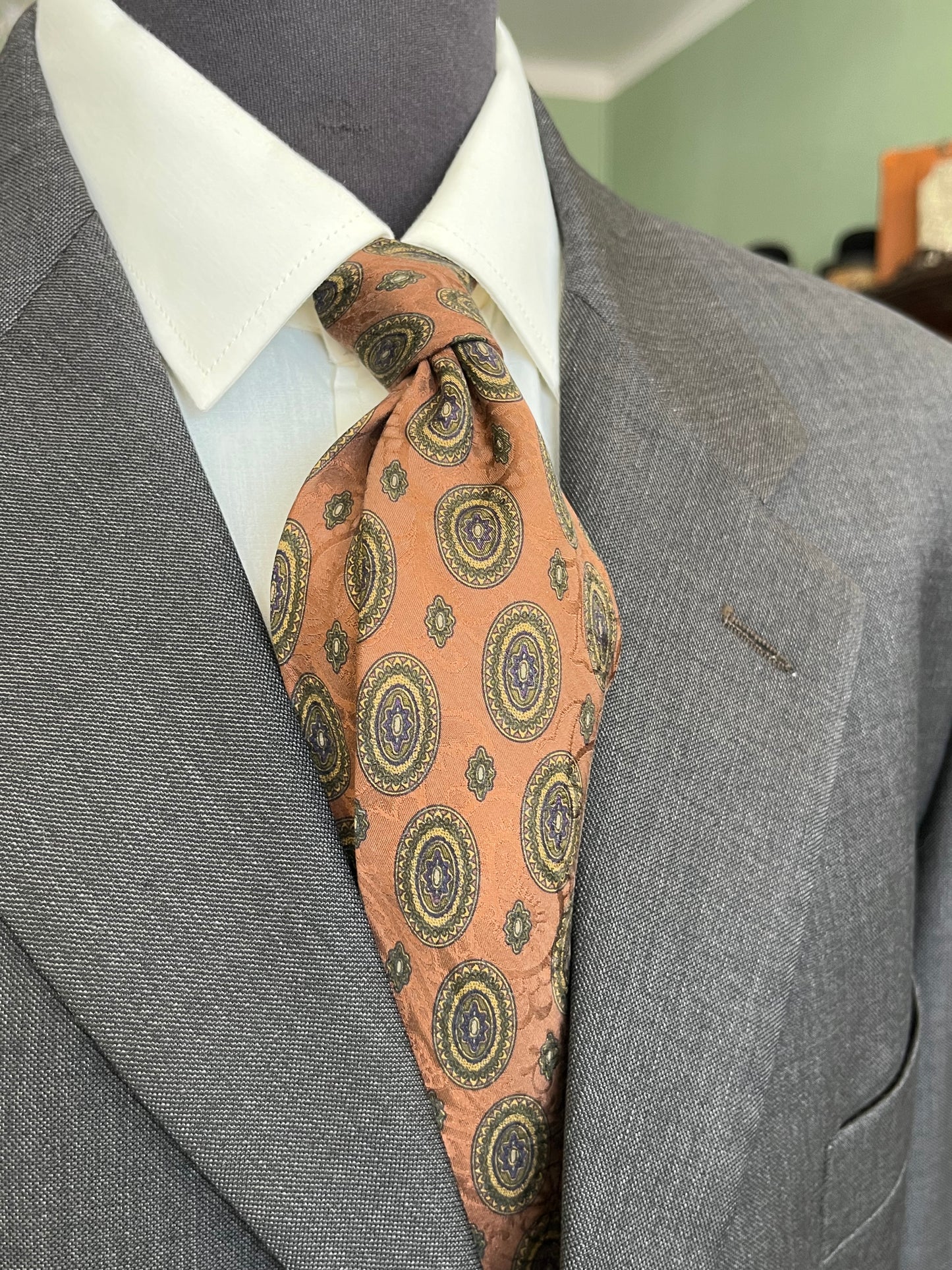 Cravatta anni ‘80 medaglioni