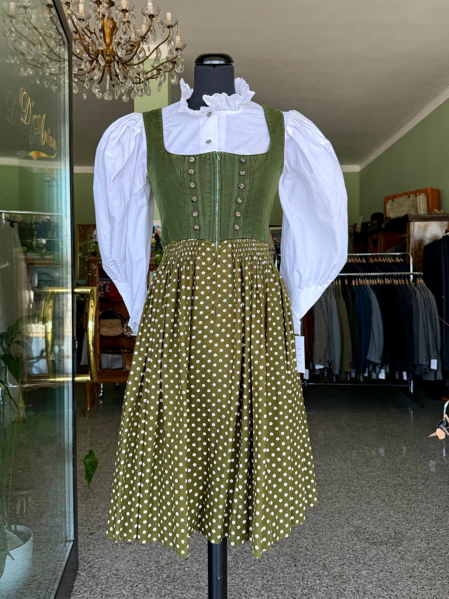 Dirndl verde con fiorellini bianchi - TG. 38