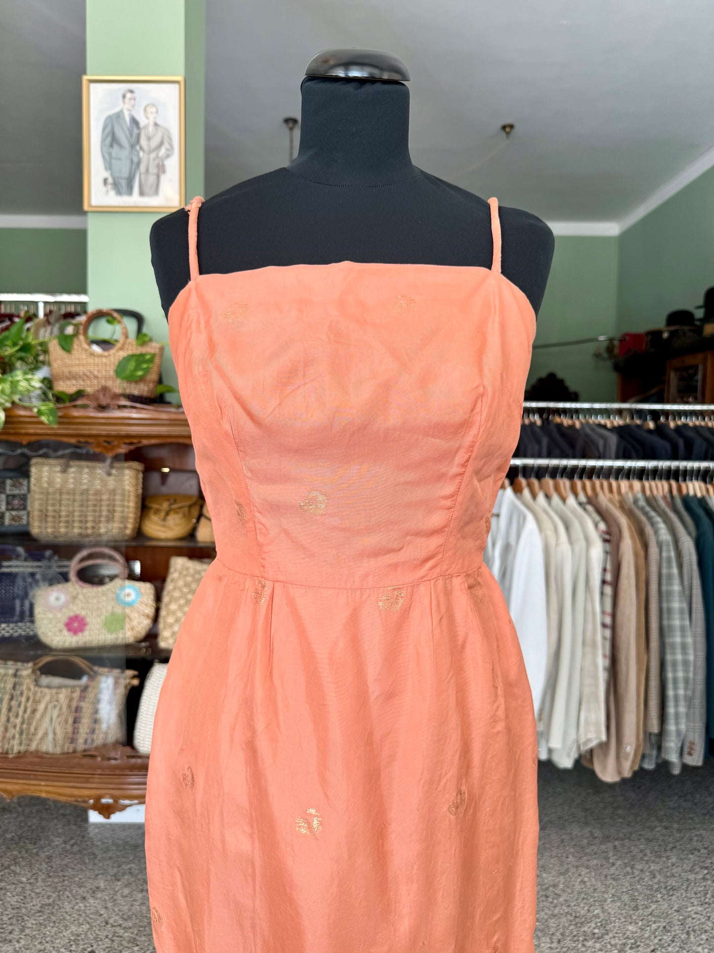 Abito Sartoriale Anni ’60 Corallo con ricami oro - TG. 38