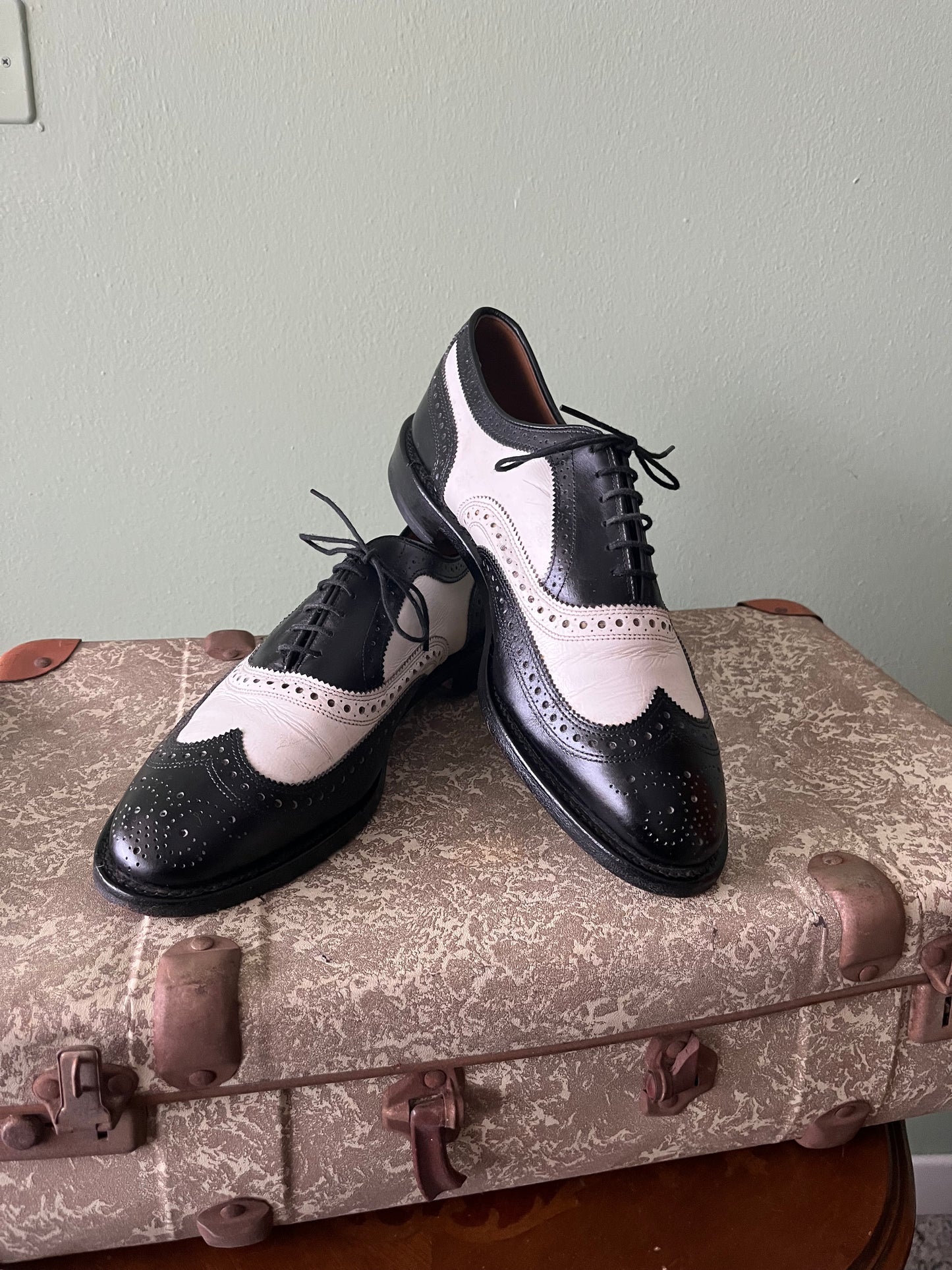 Scarpe spectator in pelle nere e bianche tg. 43-44