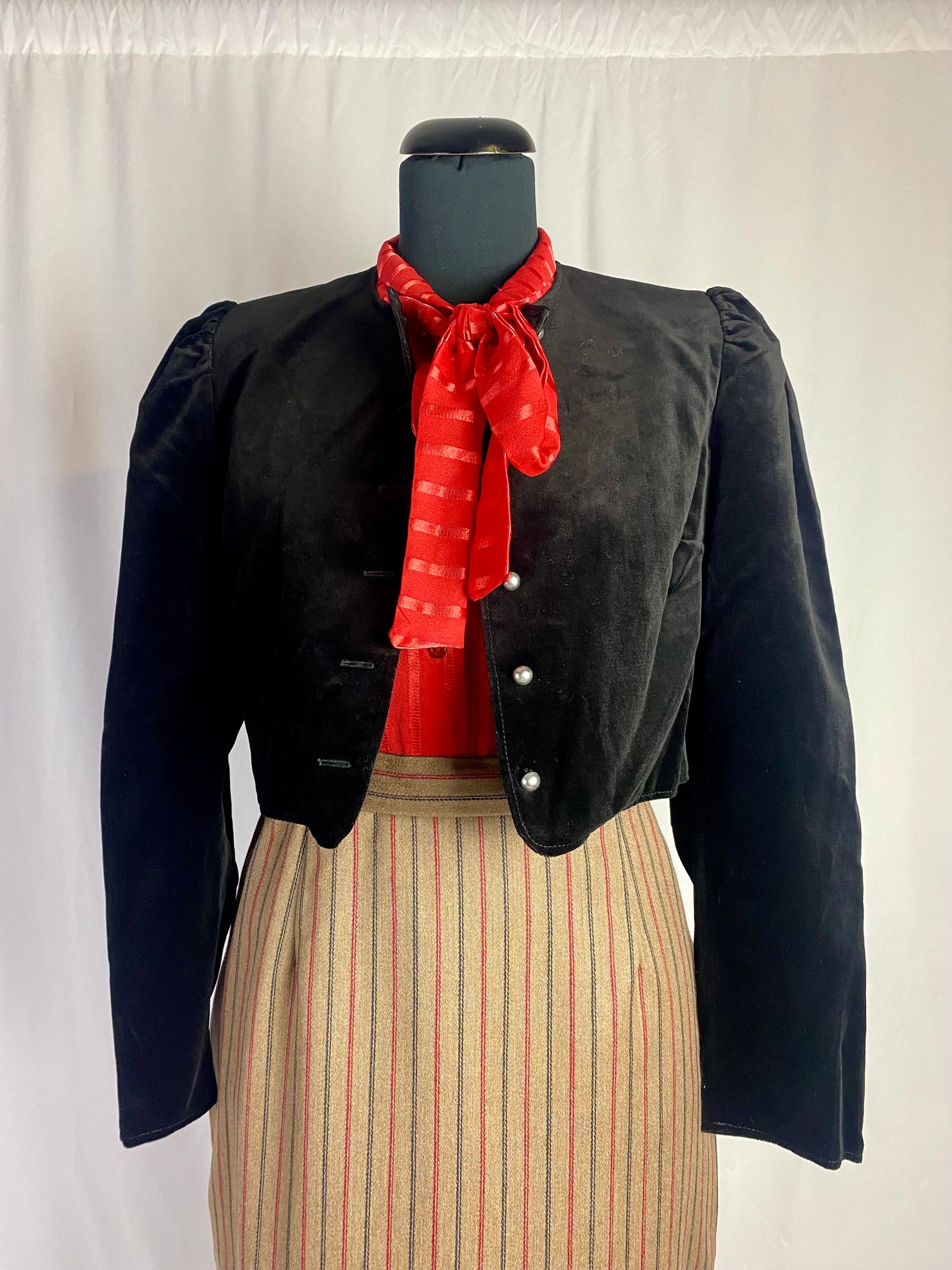 Giacchino tirolese in velluto nero - TG. 38