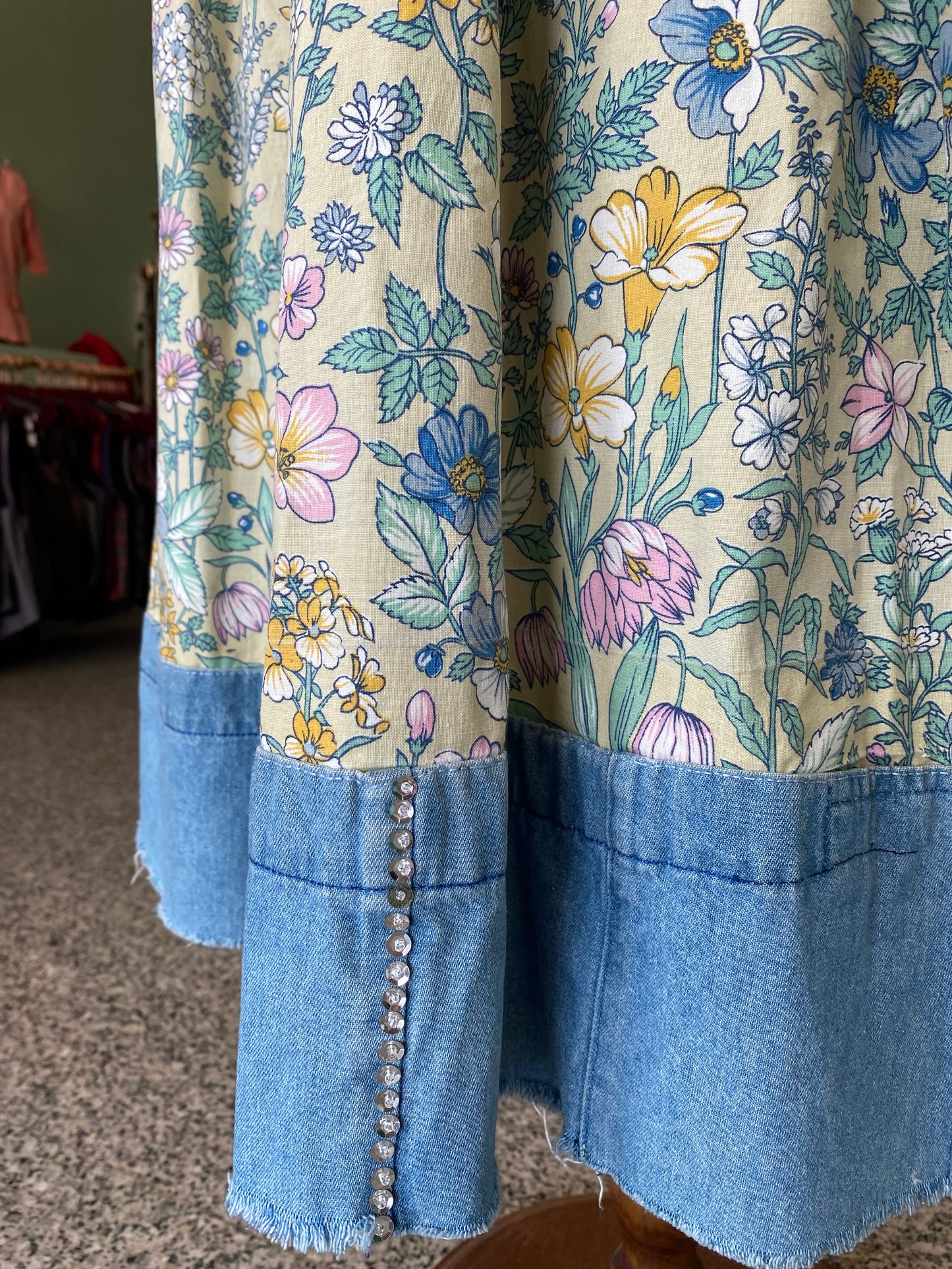 Gonna lunga boho upcycled in jeans e stampa floreale - TG. 38/40