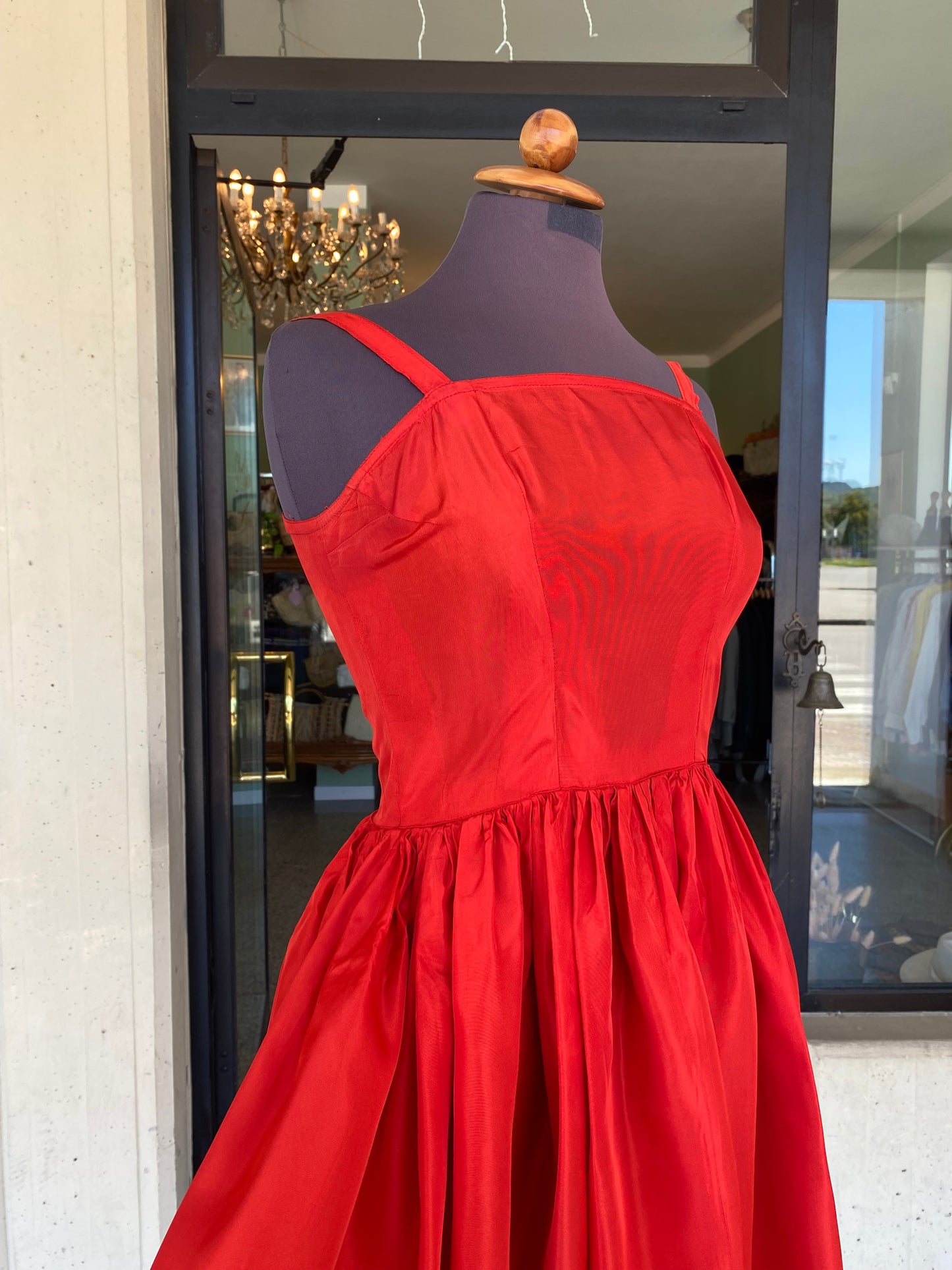 Abito anni ‘50 rosso in taffetà - TG. 38/40 con seno petite
