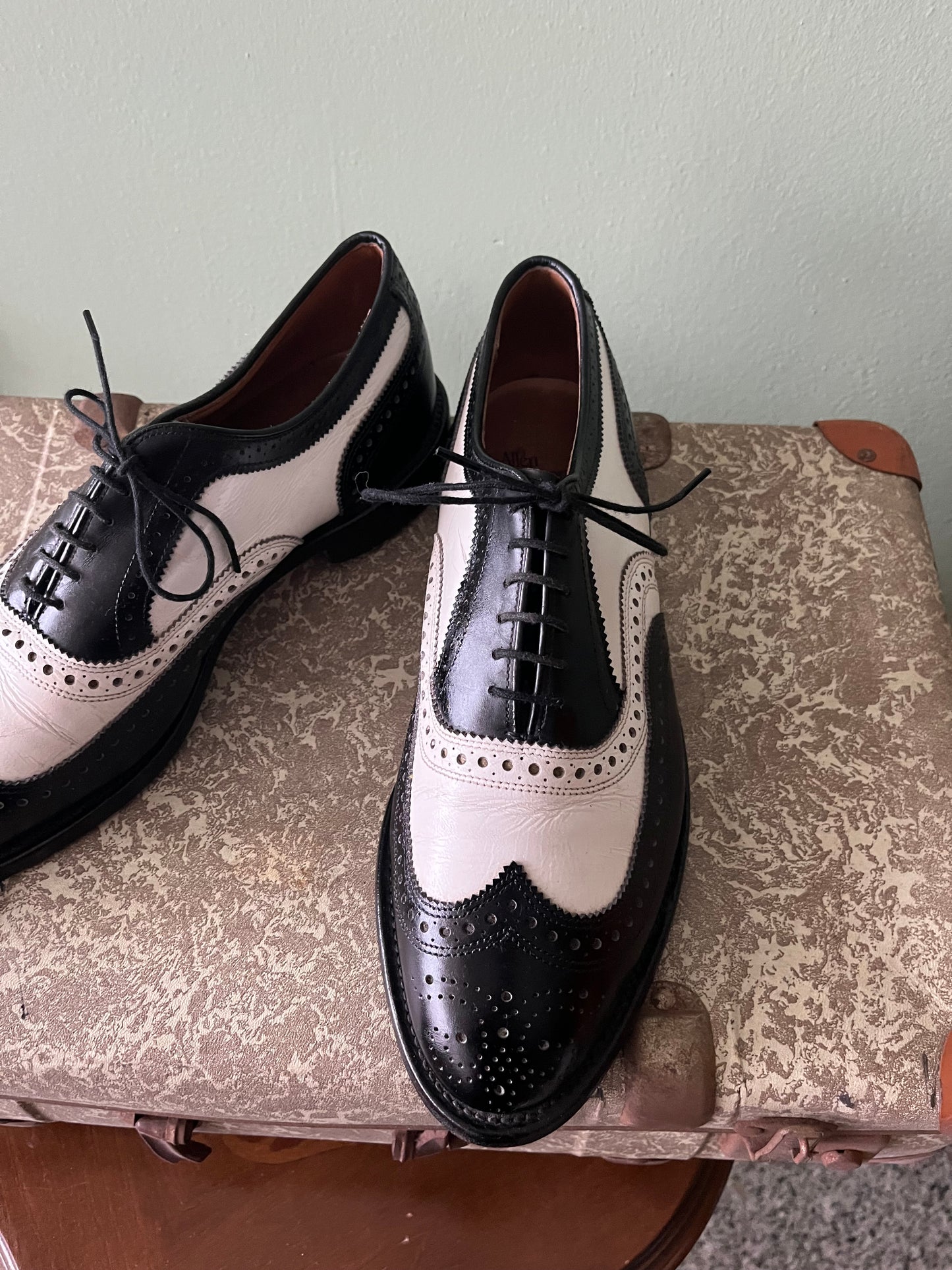 Scarpe spectator in pelle nere e bianche tg. 43-44