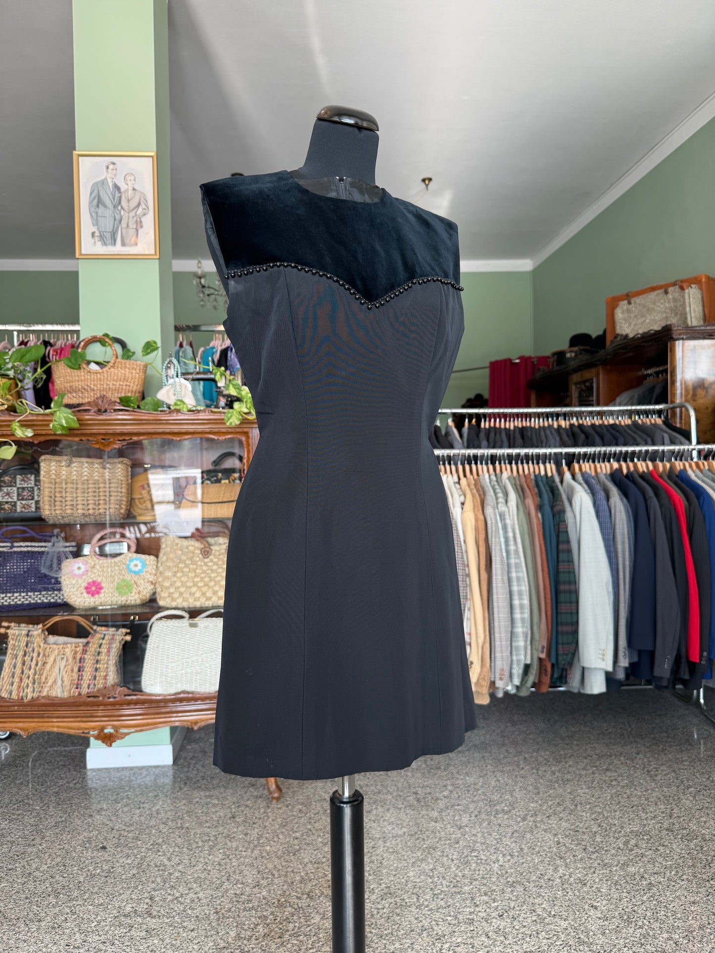 Abito nero sartoriale anni ’60 con dettagli in velluto e perline - TG. 38