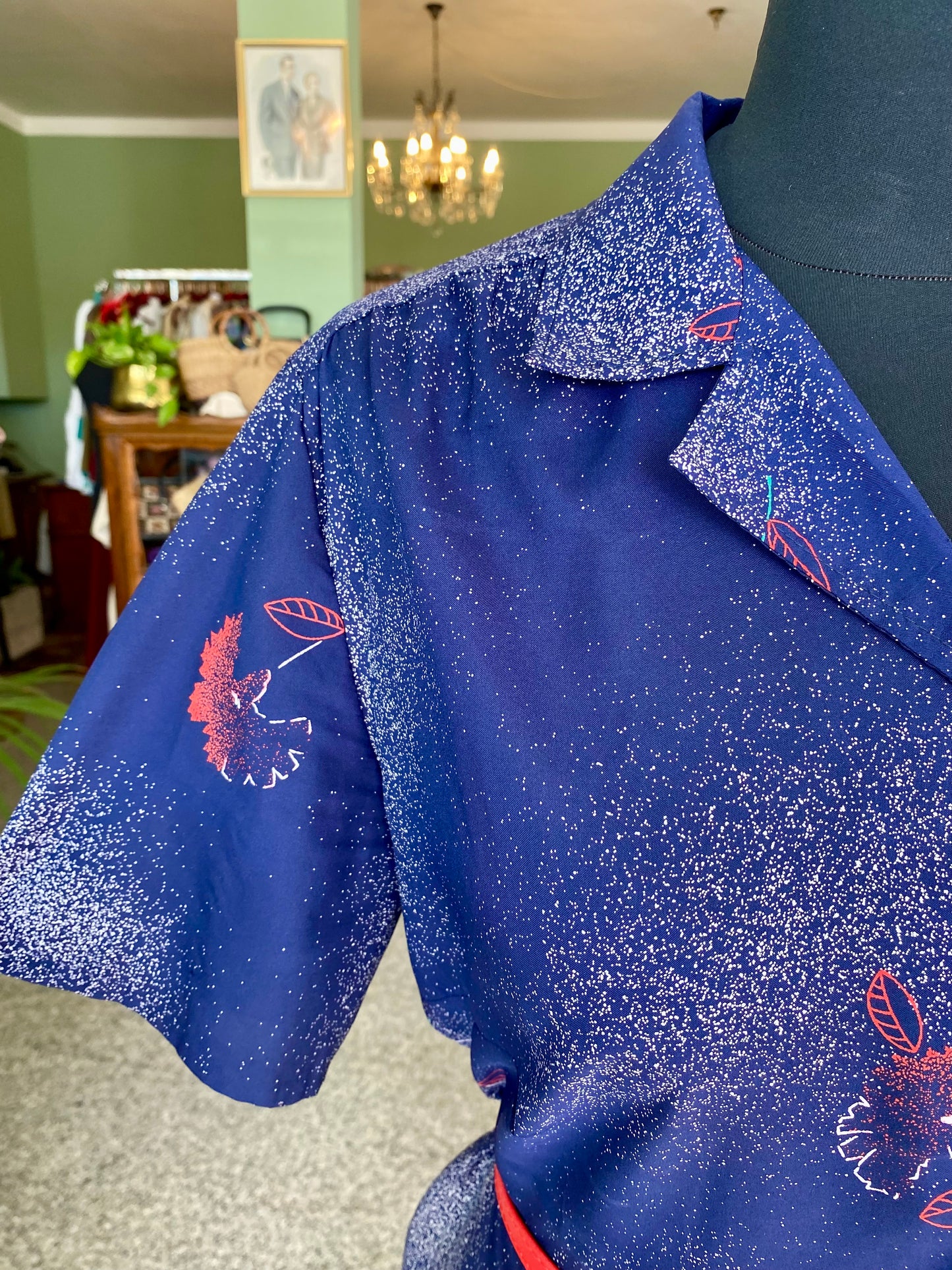 Abito anni ‘70 blu con fiori rossi - TG. 44/46