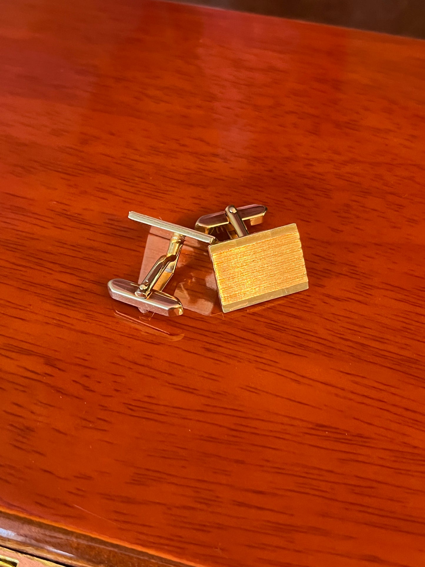 Gemelli dorati rettangolari