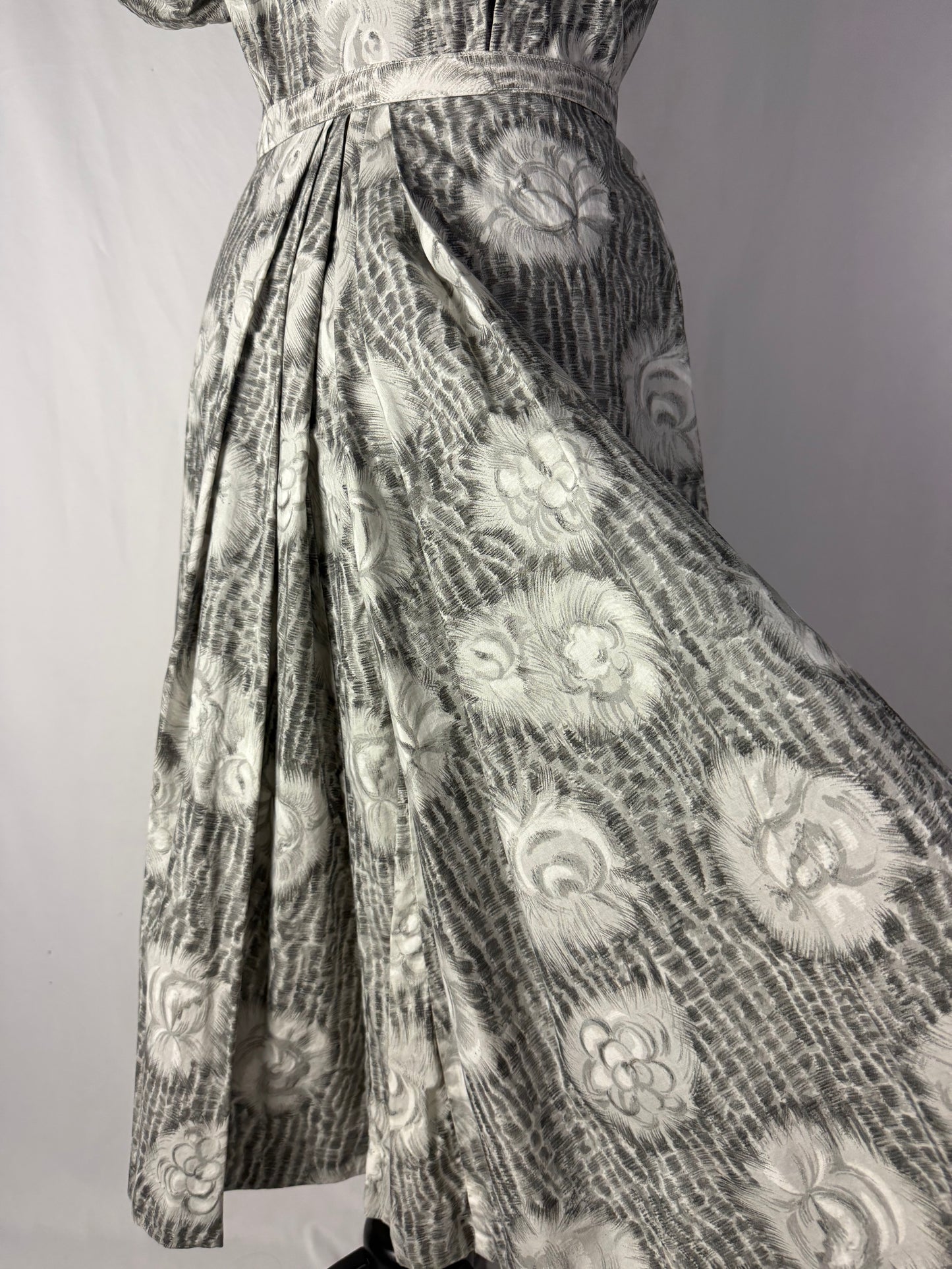 Abito anni ‘50 grigio perla con roselline - TG. 42