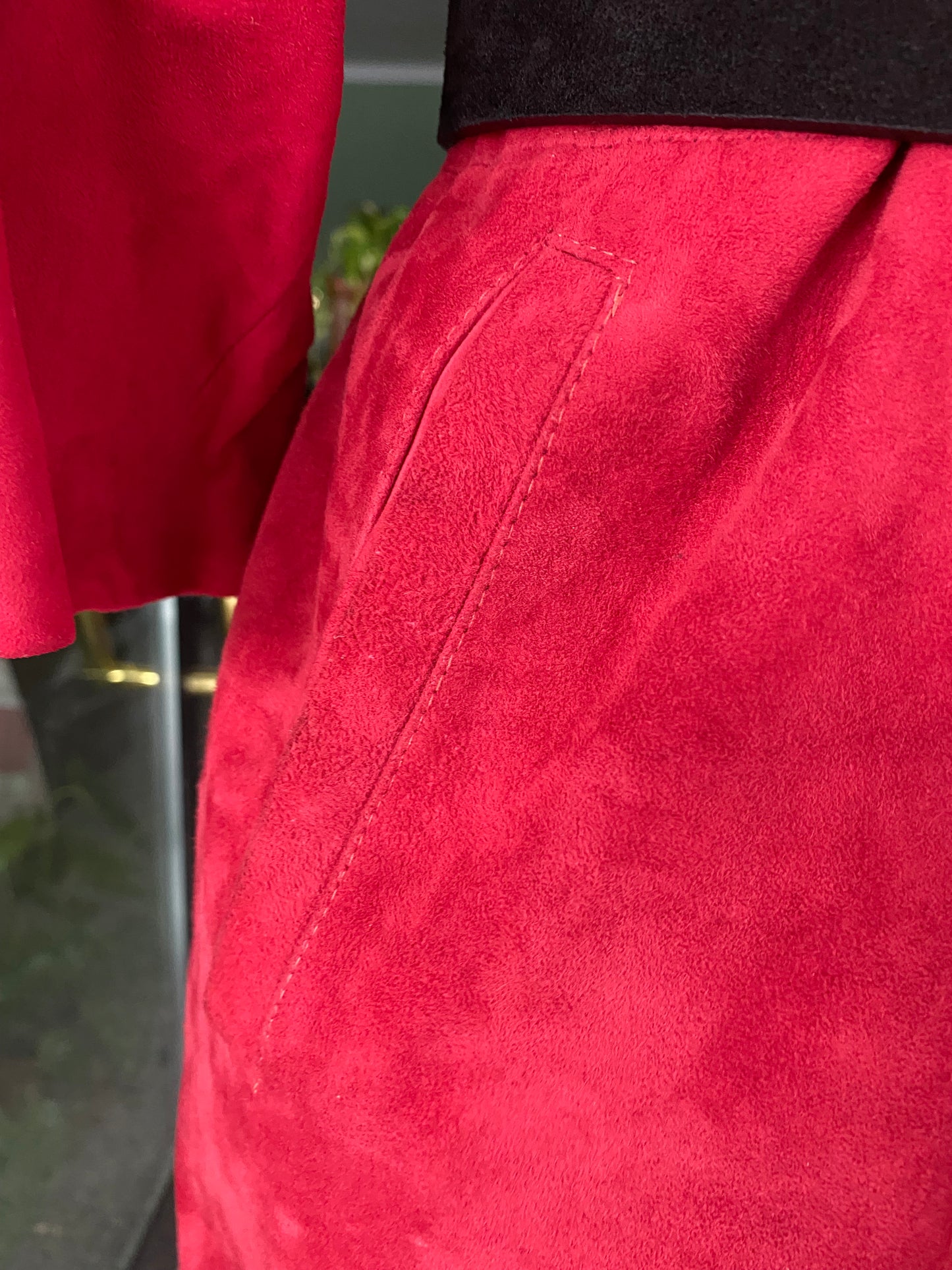 Abito rosso in camoscio - TG. 42/44 circa