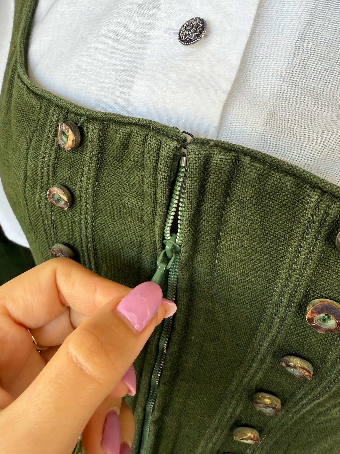 Dirndl verde con fiorellini bianchi - TG. 38