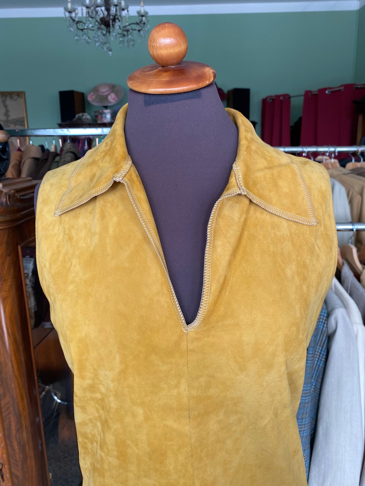 Abito anni ‘70 in camoscio giallo - TG. 42/44