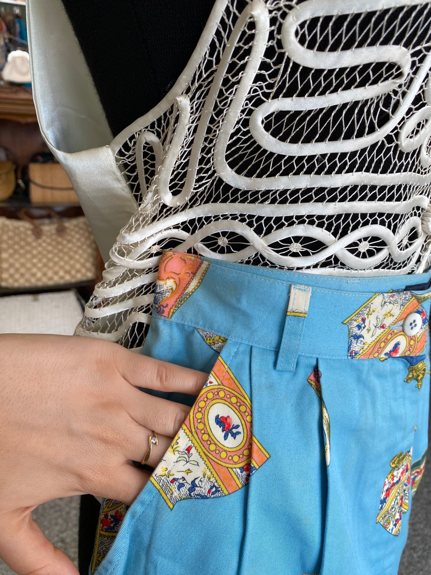 Pantaloncini anni ‘80 con tazzine di tè - TG. 40
