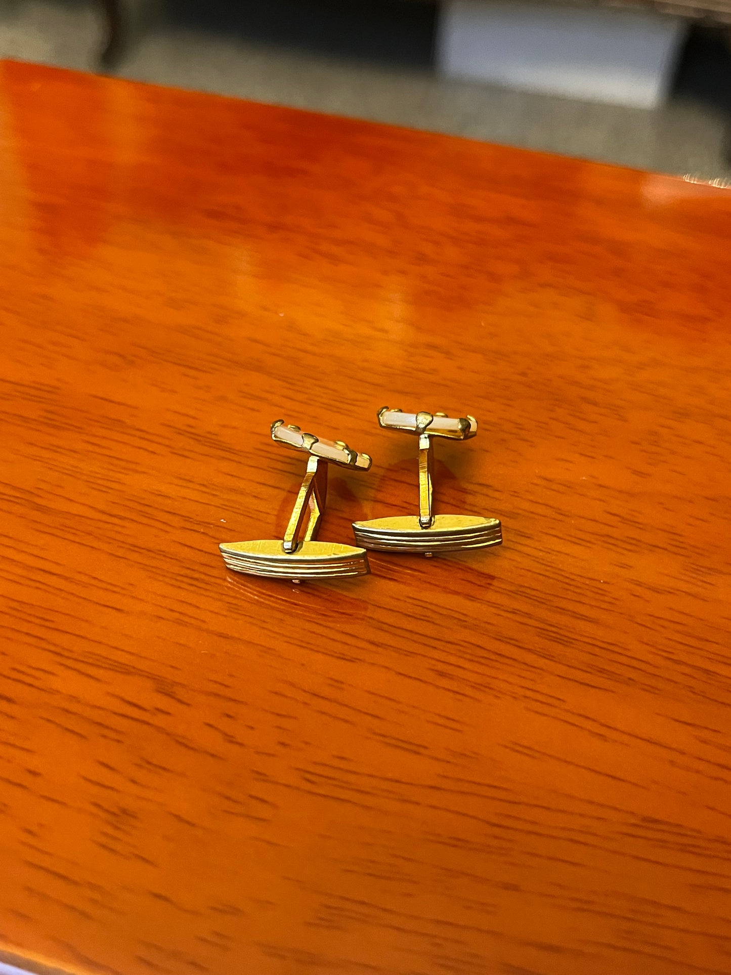 Gemelli dorati madreperla