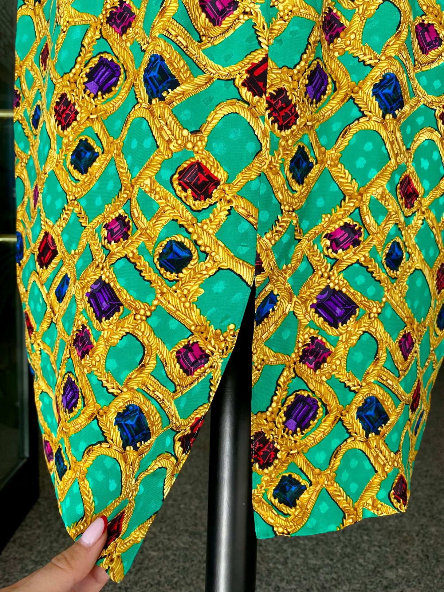 Abito sartoriale anni ’60 in pura seta – Gioiello grafico su fondo smeraldo - TG. 44/46