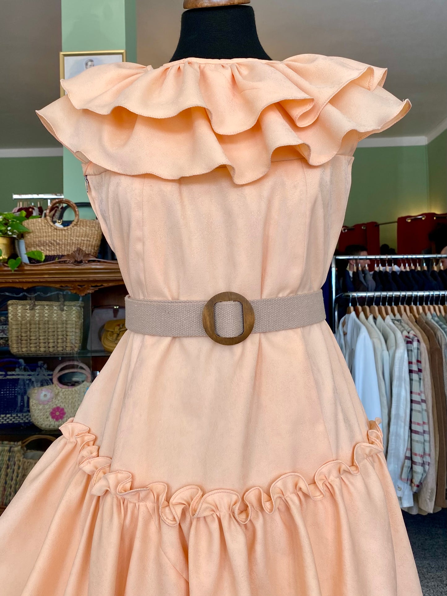 Abito anni ‘60 sartoriale color pesca con balze - TG. 38