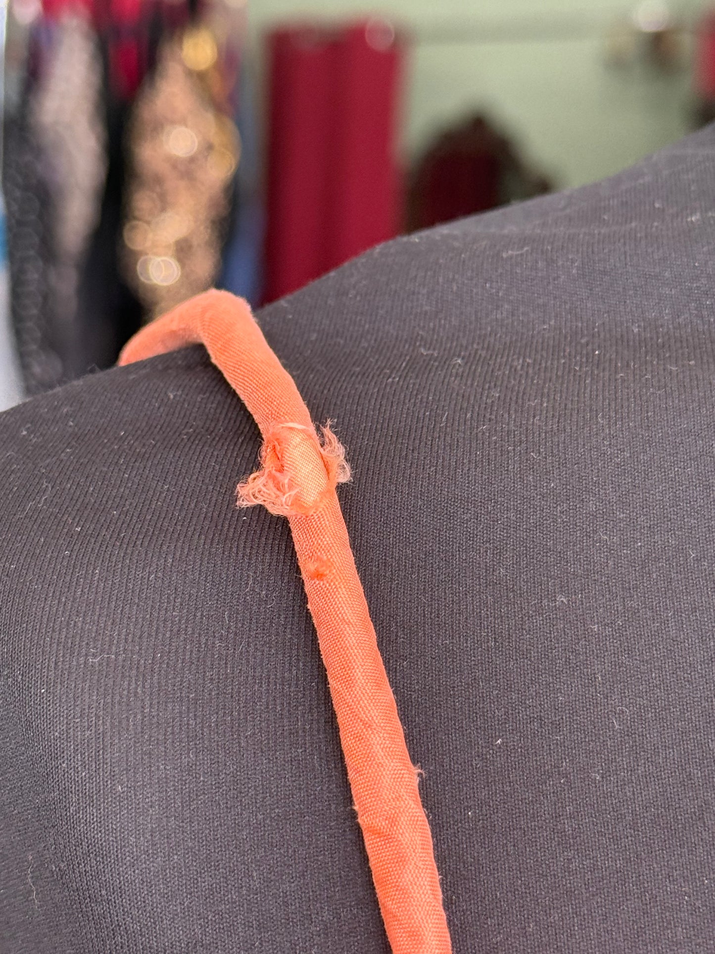 Abito Sartoriale Anni ’60 Corallo con ricami oro - TG. 38