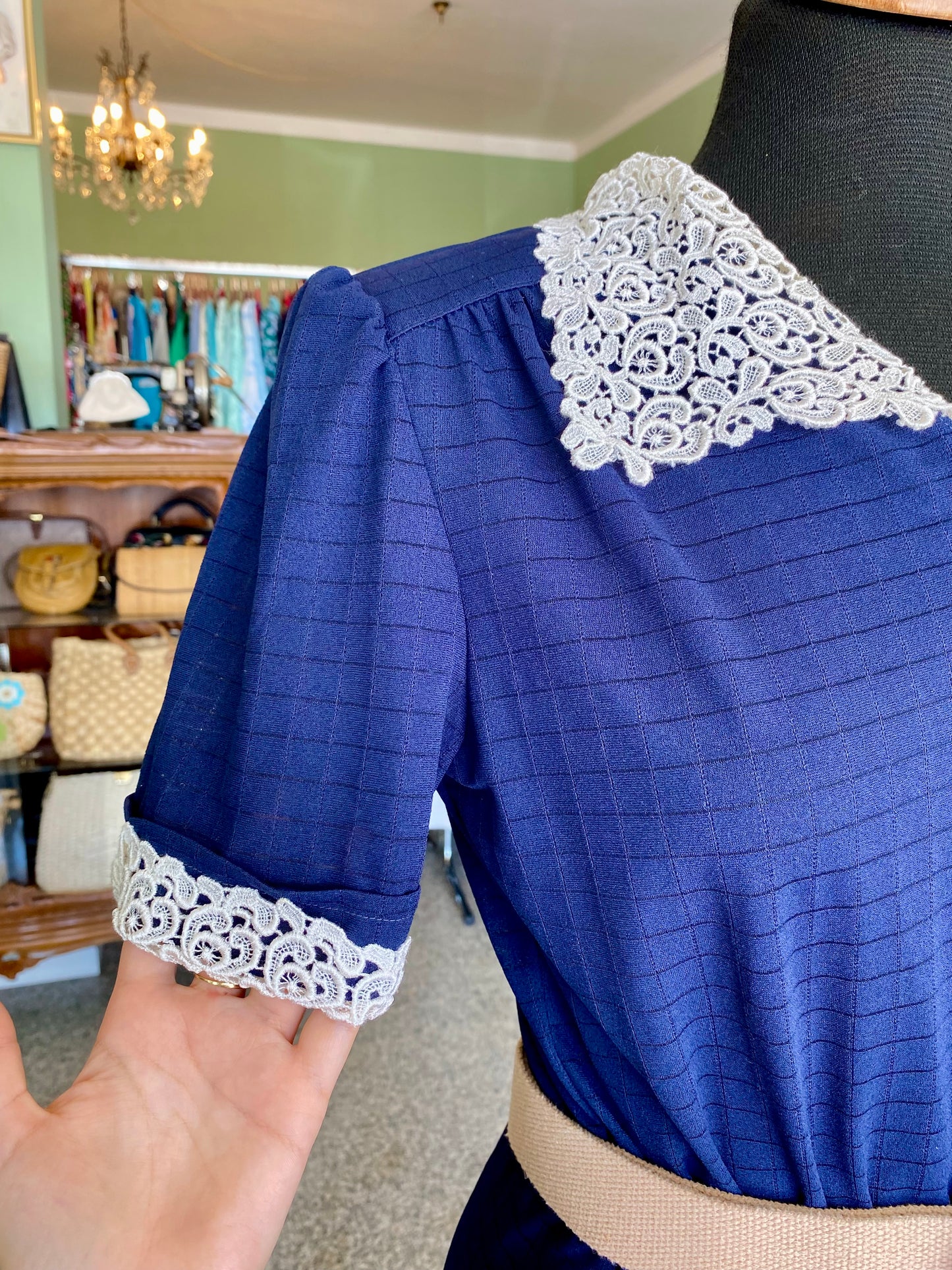 Abito plissettato anni '80 blu navy con pizzo bon ton - TG. 42 circa