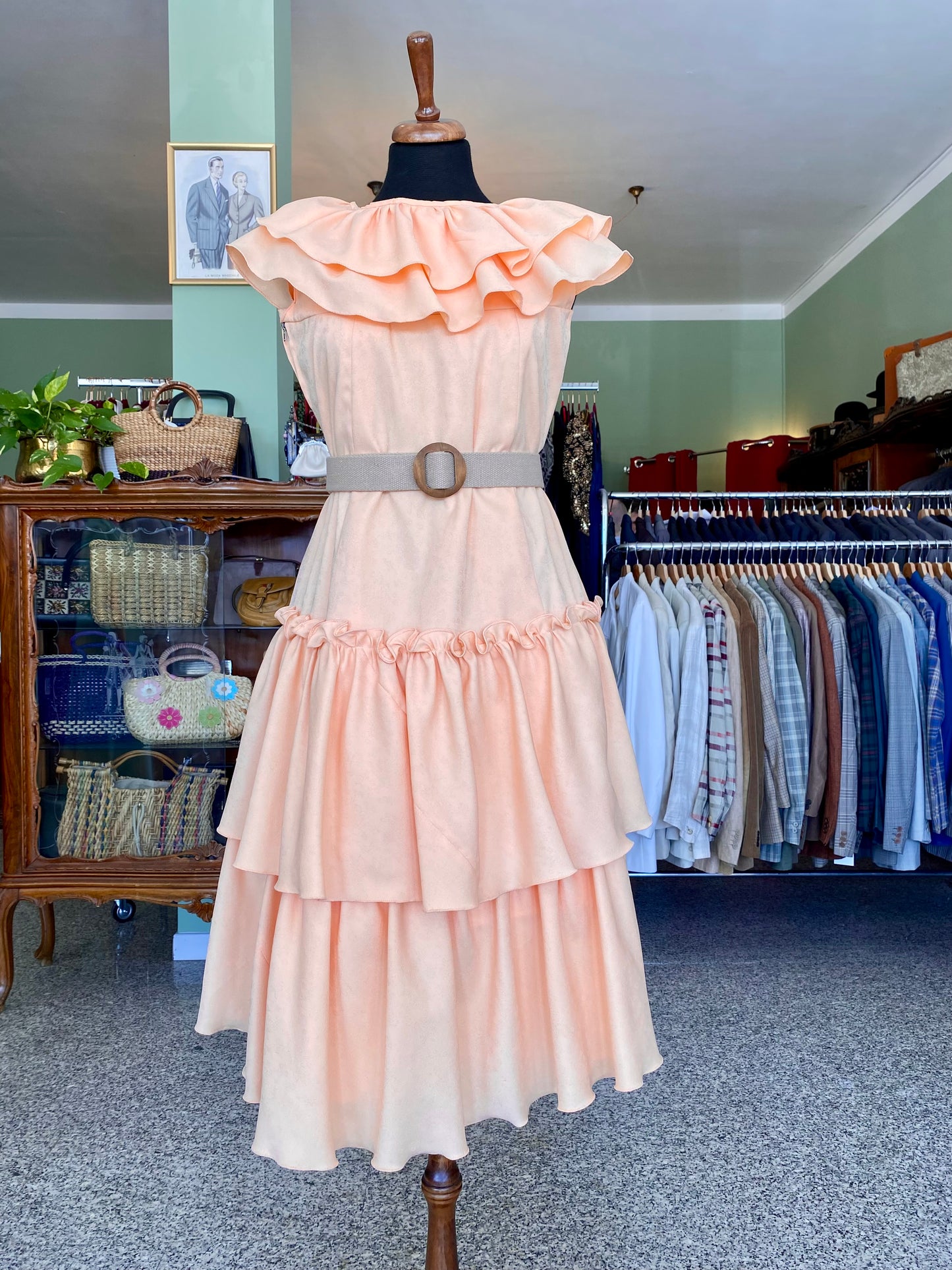 Abito anni ‘60 sartoriale color pesca con balze - TG. 38