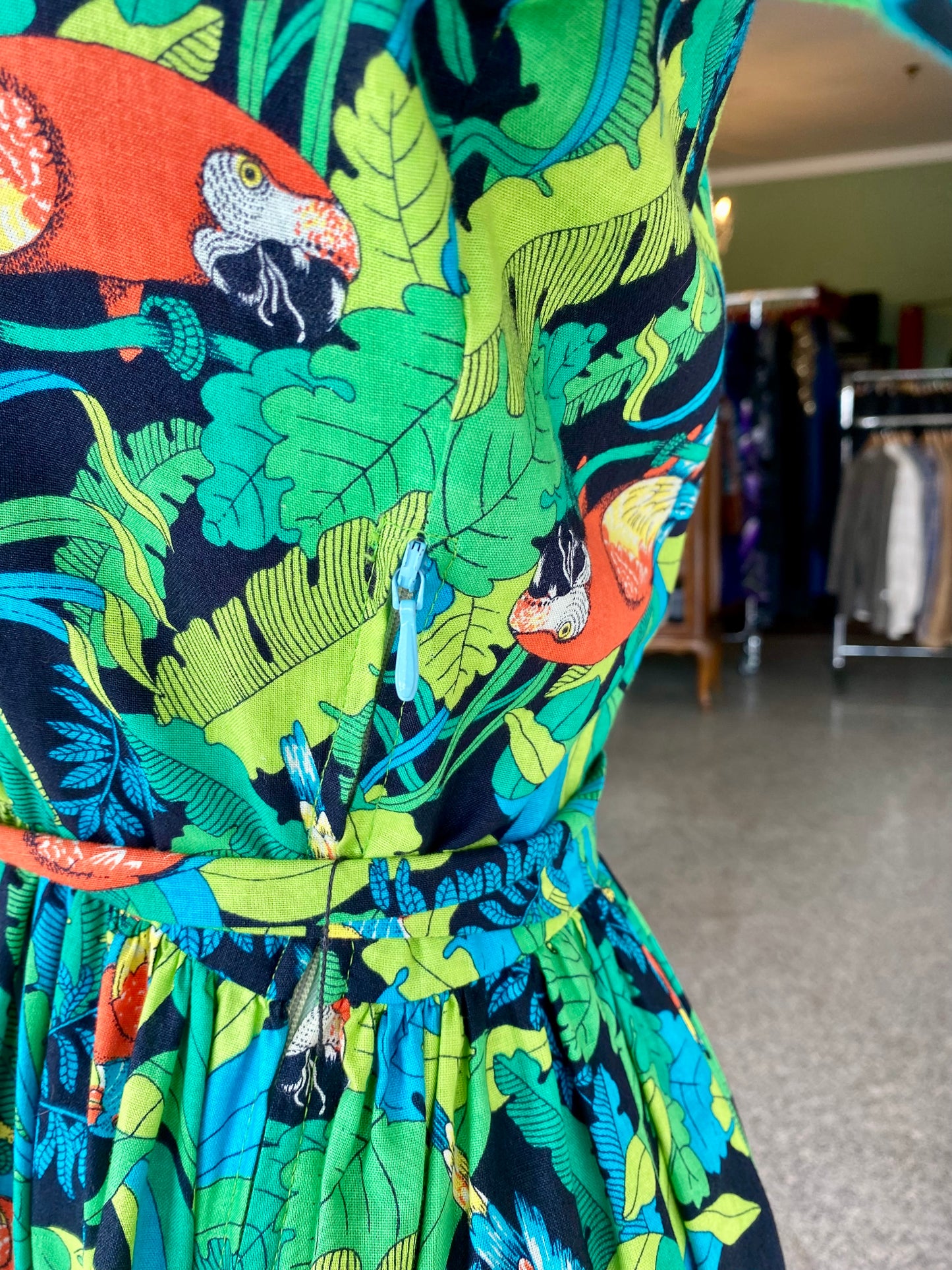 Abito anni ‘80 in cotone con pappagalli 🦜 - TG. 40/42/44 circa