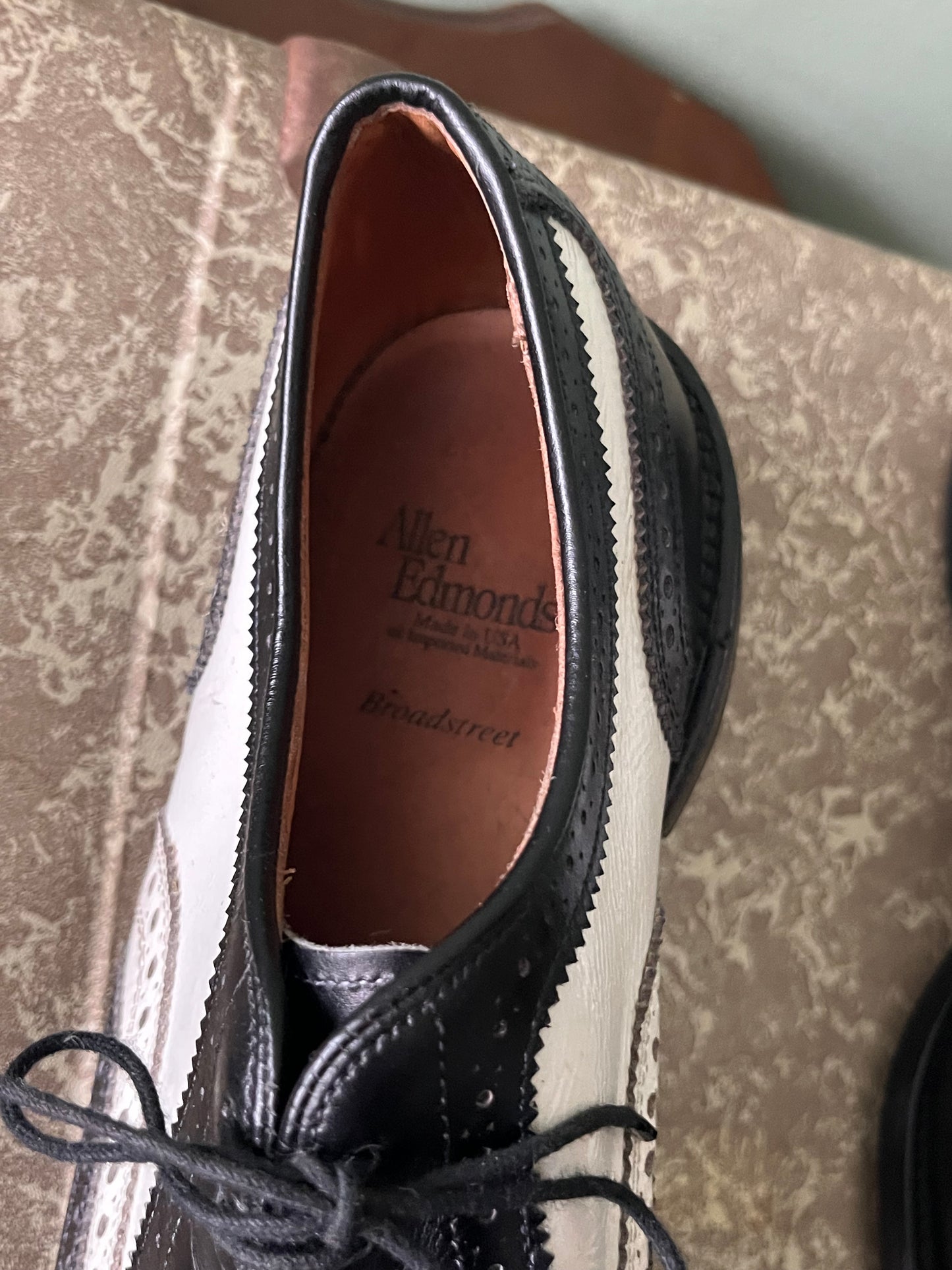 Scarpe spectator in pelle nere e bianche tg. 43-44