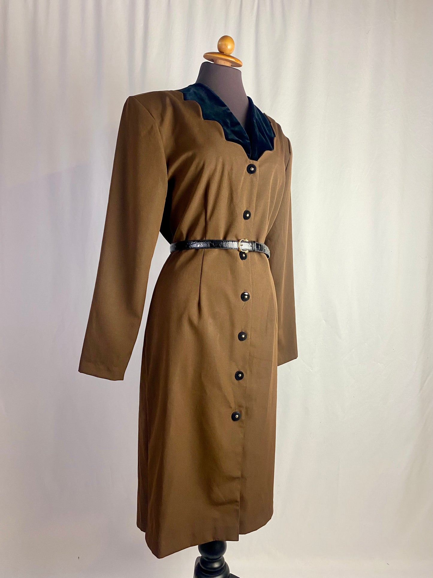 Abito classico con scollo in velluto - TG. 46