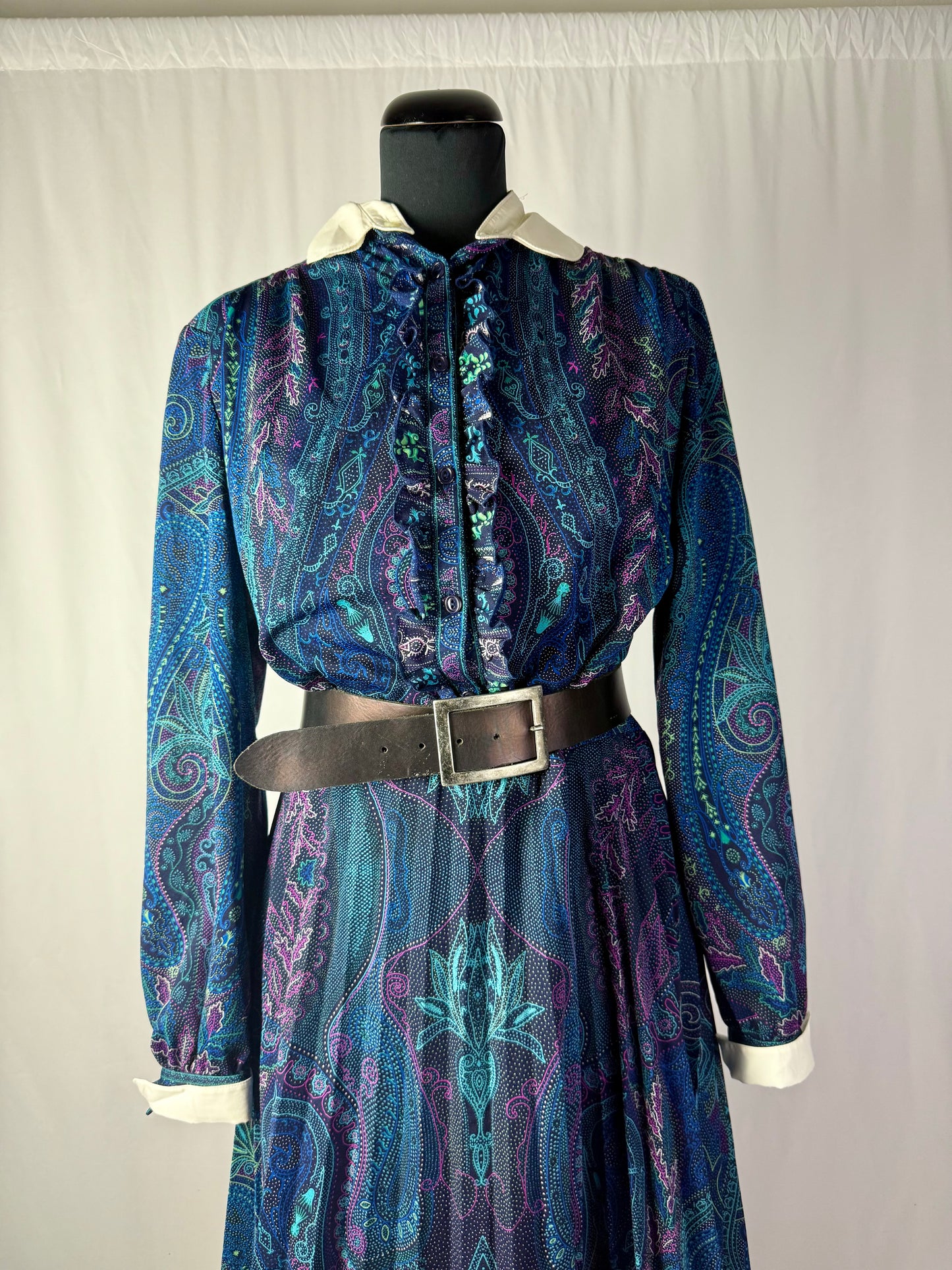 Abito anni ‘70 in paisley blu con colletto bianco - TG. 44/46