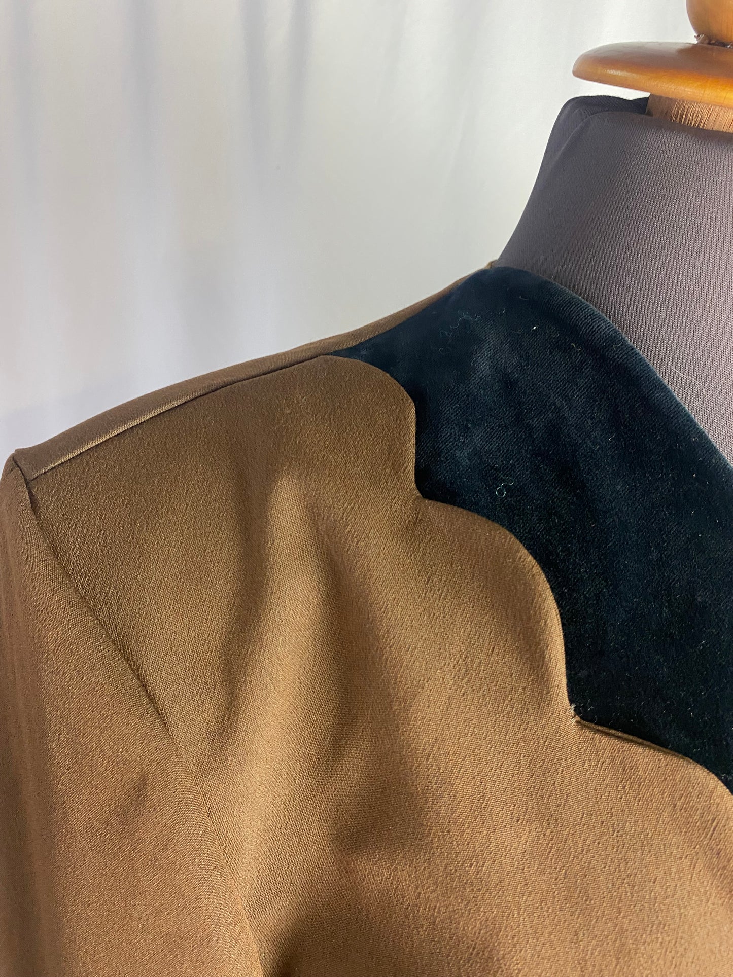 Abito classico con scollo in velluto - TG. 46