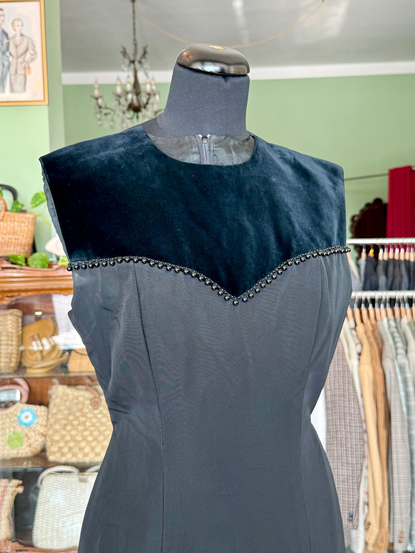 Abito nero sartoriale anni ’60 con dettagli in velluto e perline - TG. 38