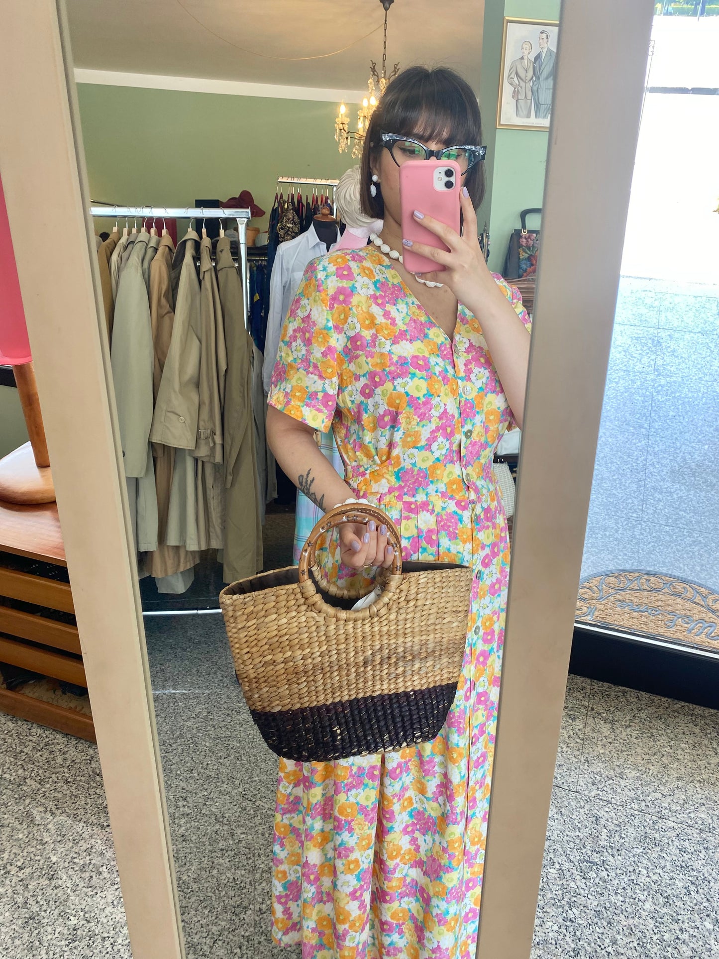 Borsa a mano in paglia con manici decorati