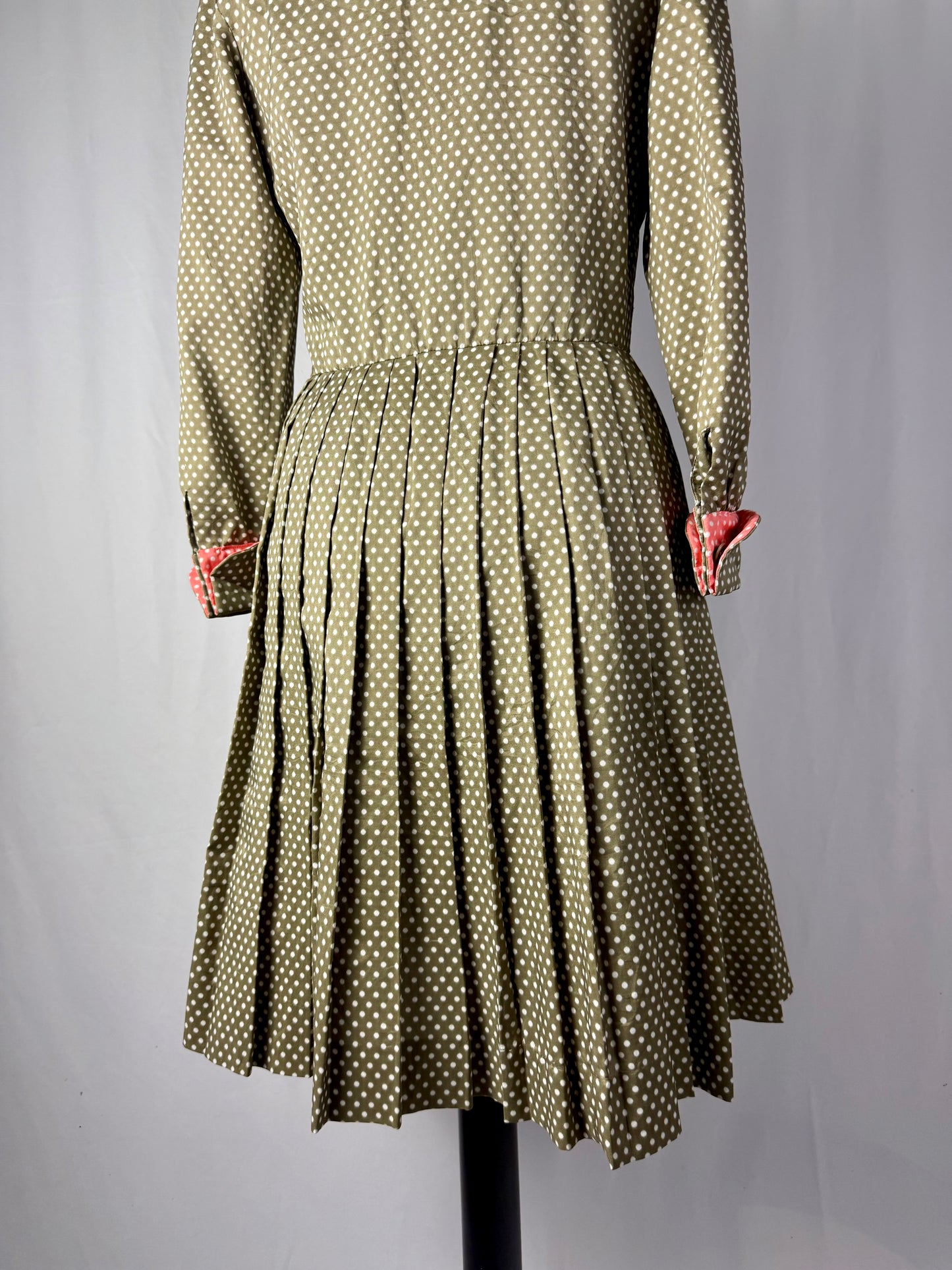 Abito anni ‘50 a pois con colletto e polsini a contrasto -TG. 40