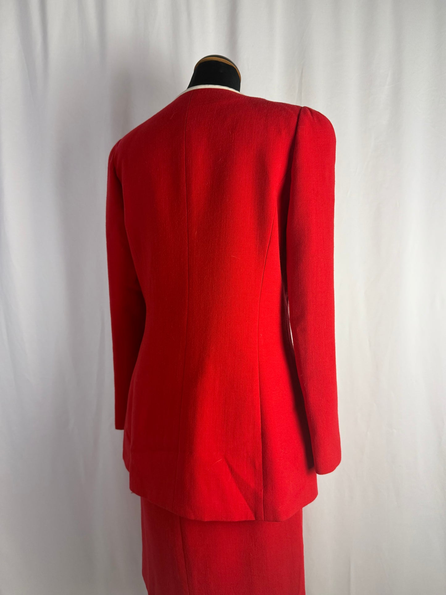 Tailleur anni ‘80 rosso con profili bianchi - TG. 40