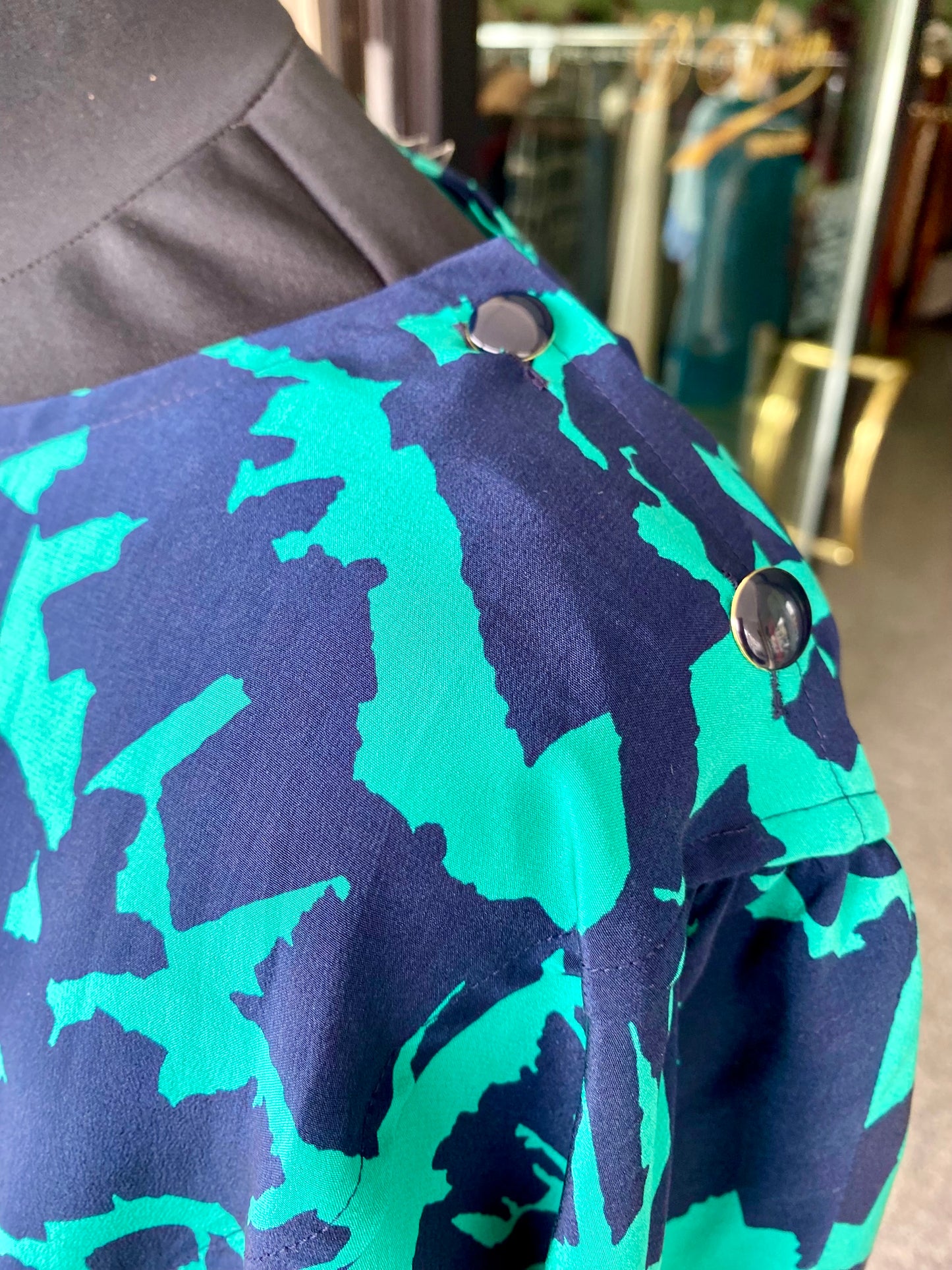 Abito longuette anni ’80 in pura seta – stampa astratta blu e verde - TG. 48/50 circa