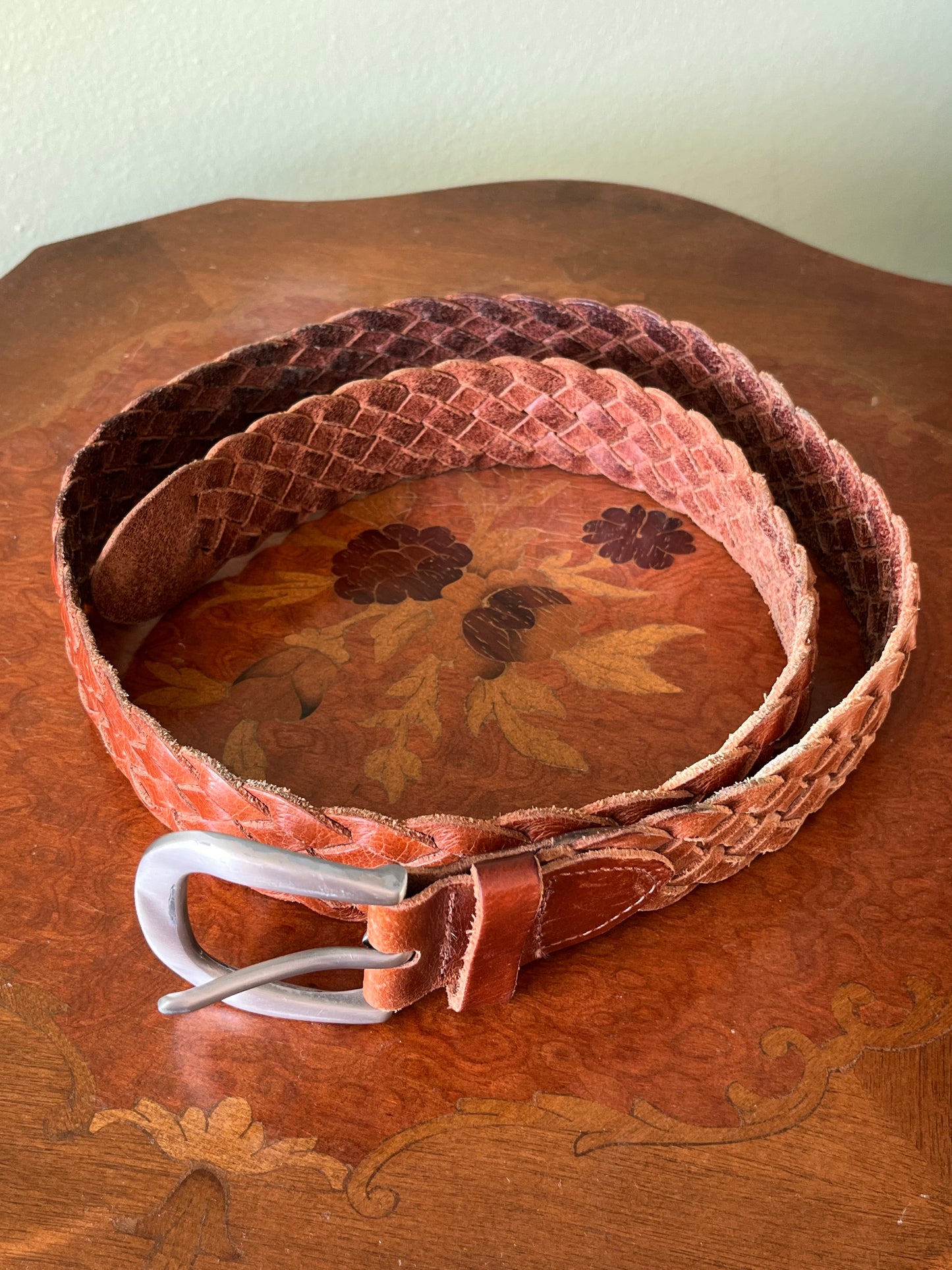 Cintura in pelle intrecciata cognac