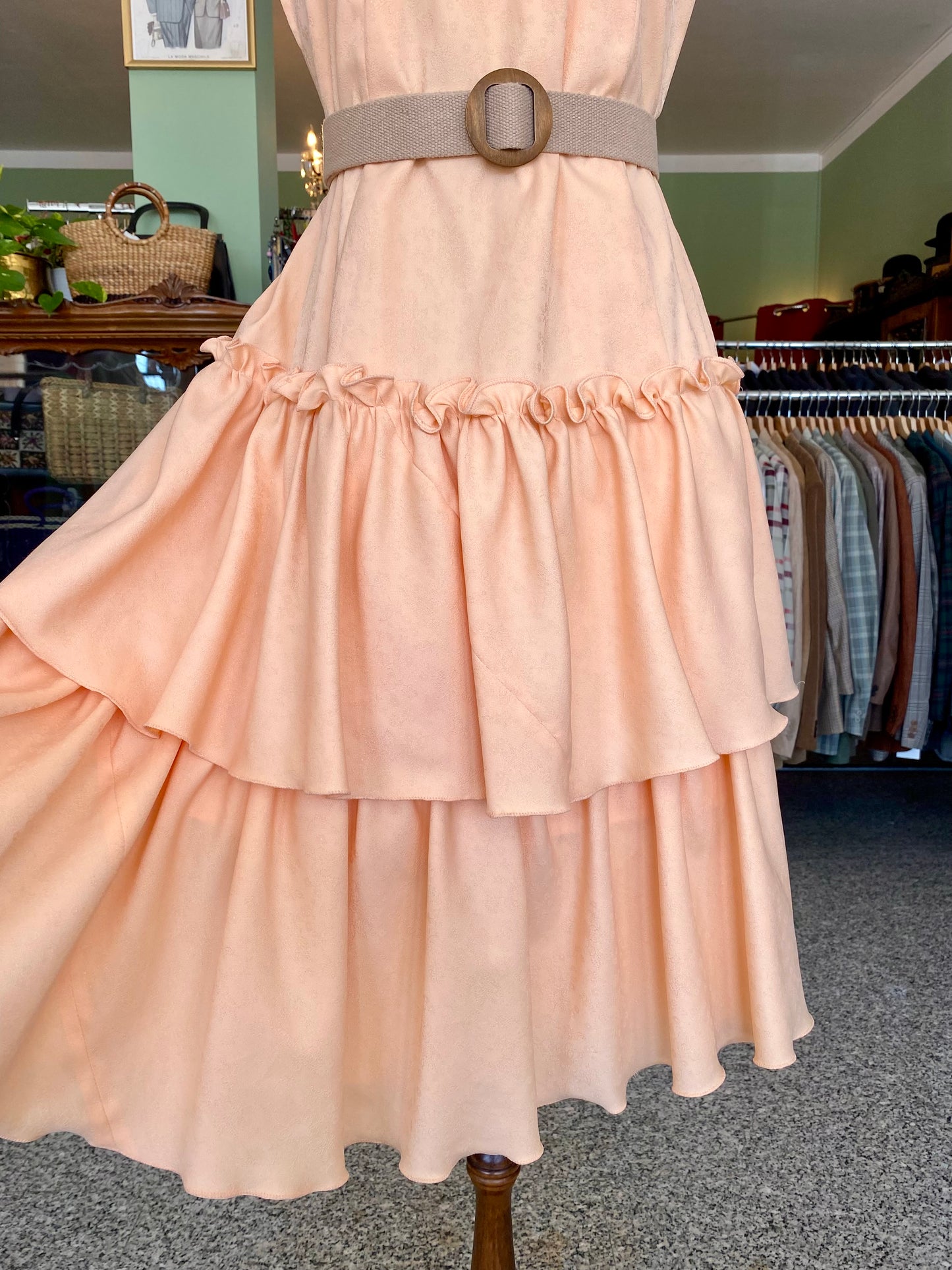 Abito anni ‘60 sartoriale color pesca con balze - TG. 38