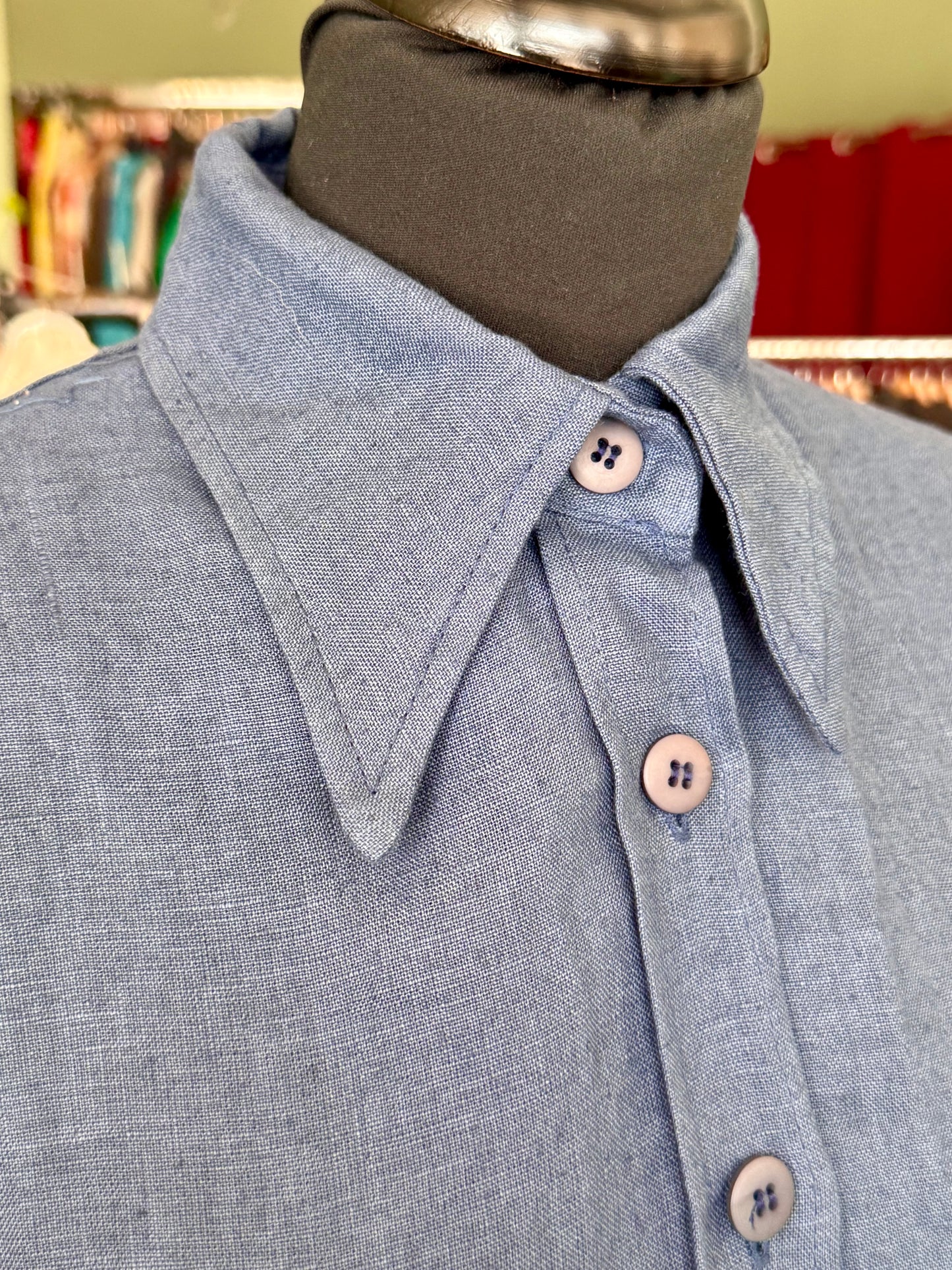 Abito camicia anni ’70 in puro lino blu denim - TG. 40 circa