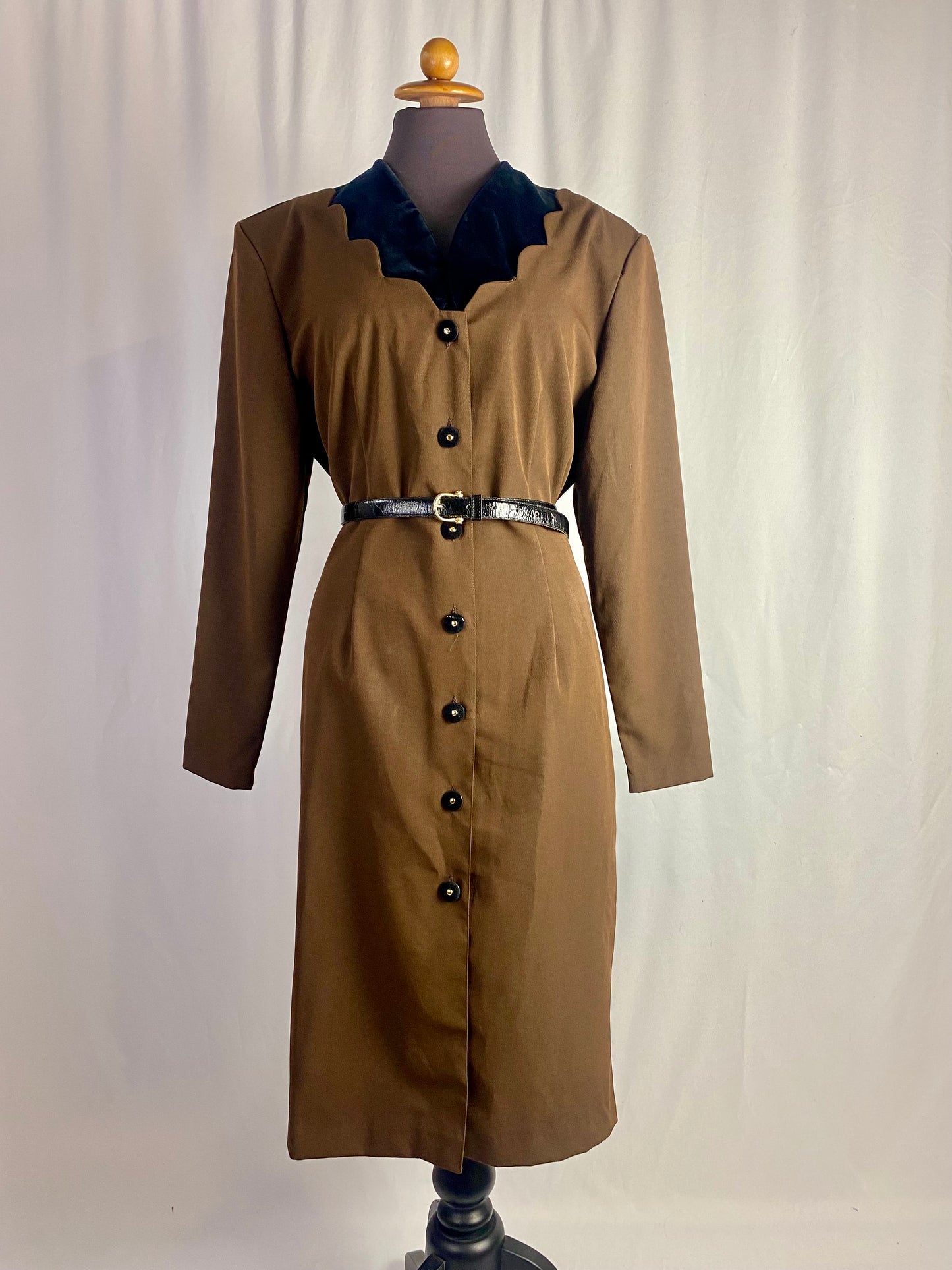 Abito classico con scollo in velluto - TG. 46