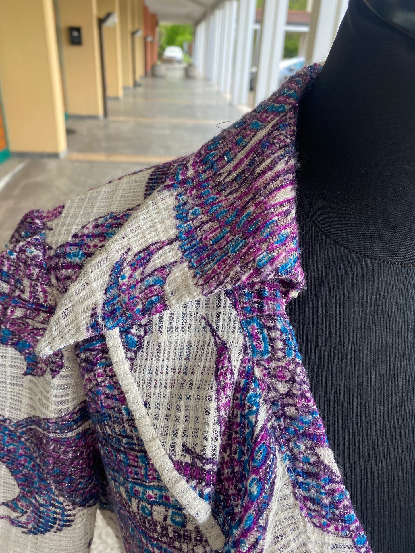 Abito sartoriale primi ’70 con volant  
- TG. 44 circa