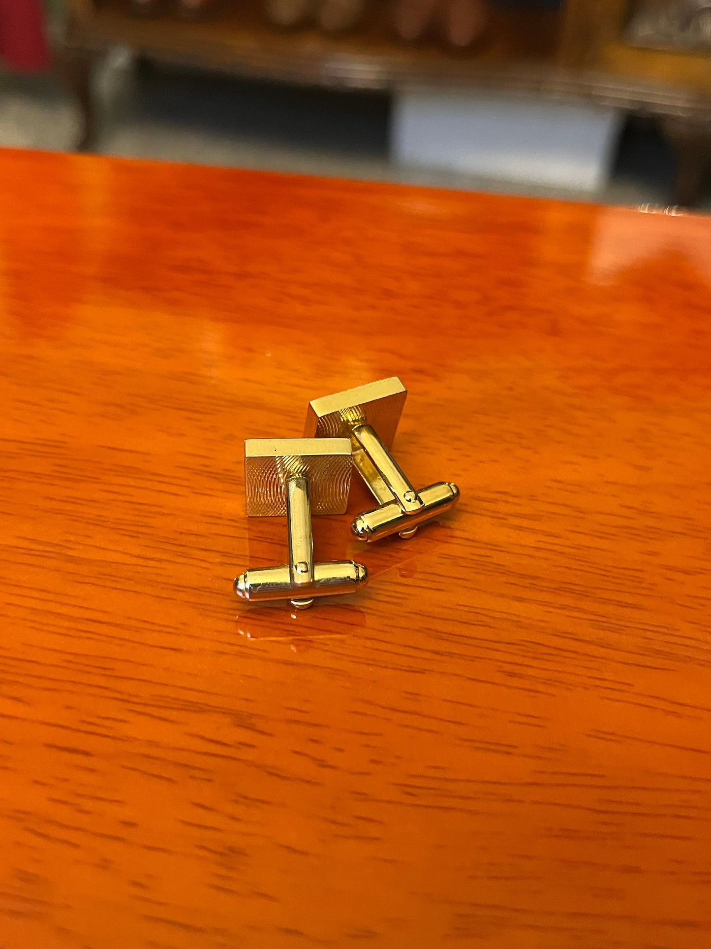 Gemelli dorati quadrati